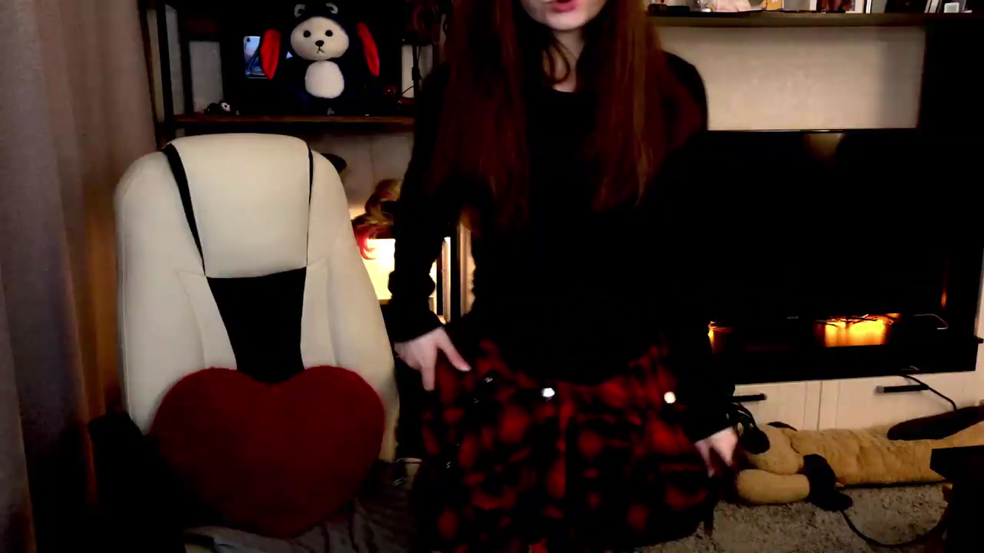 Gallery image thumbnail from MewTwo's myfreecams stream on, 08/19/2026, 01:50 image 9 of 20