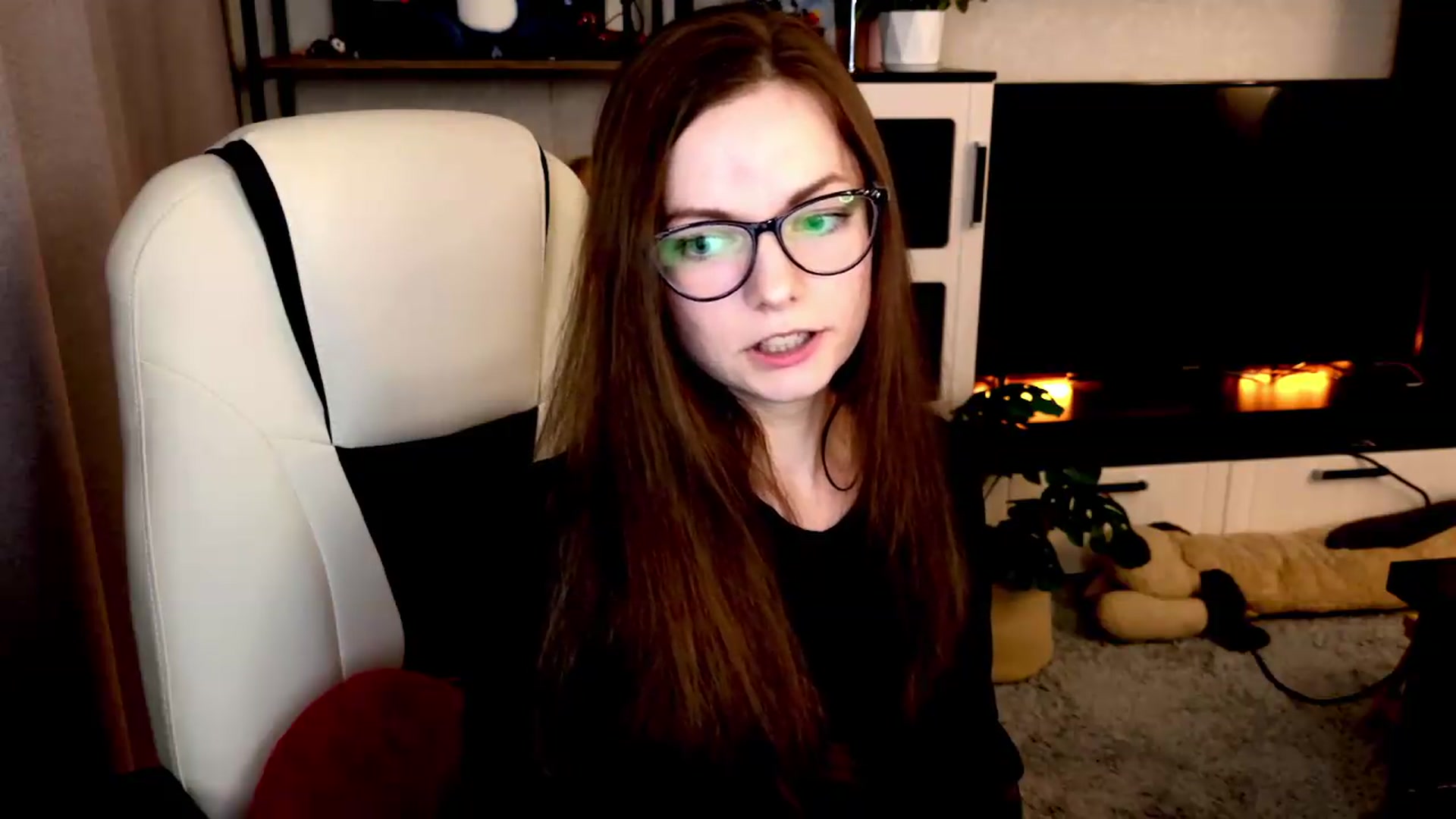 Gallery image thumbnail from MewTwo's myfreecams stream on, 08/19/2026, 01:50 image 4 of 20