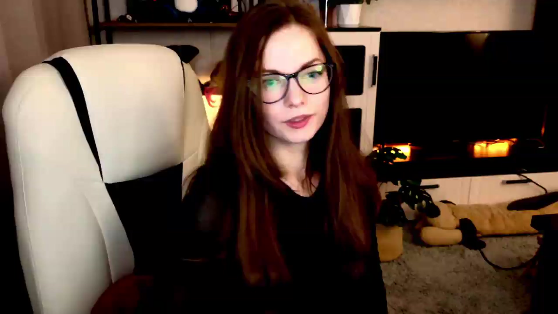 Gallery image thumbnail from MewTwo's myfreecams stream on, 08/19/2026, 01:50 image 1 of 20