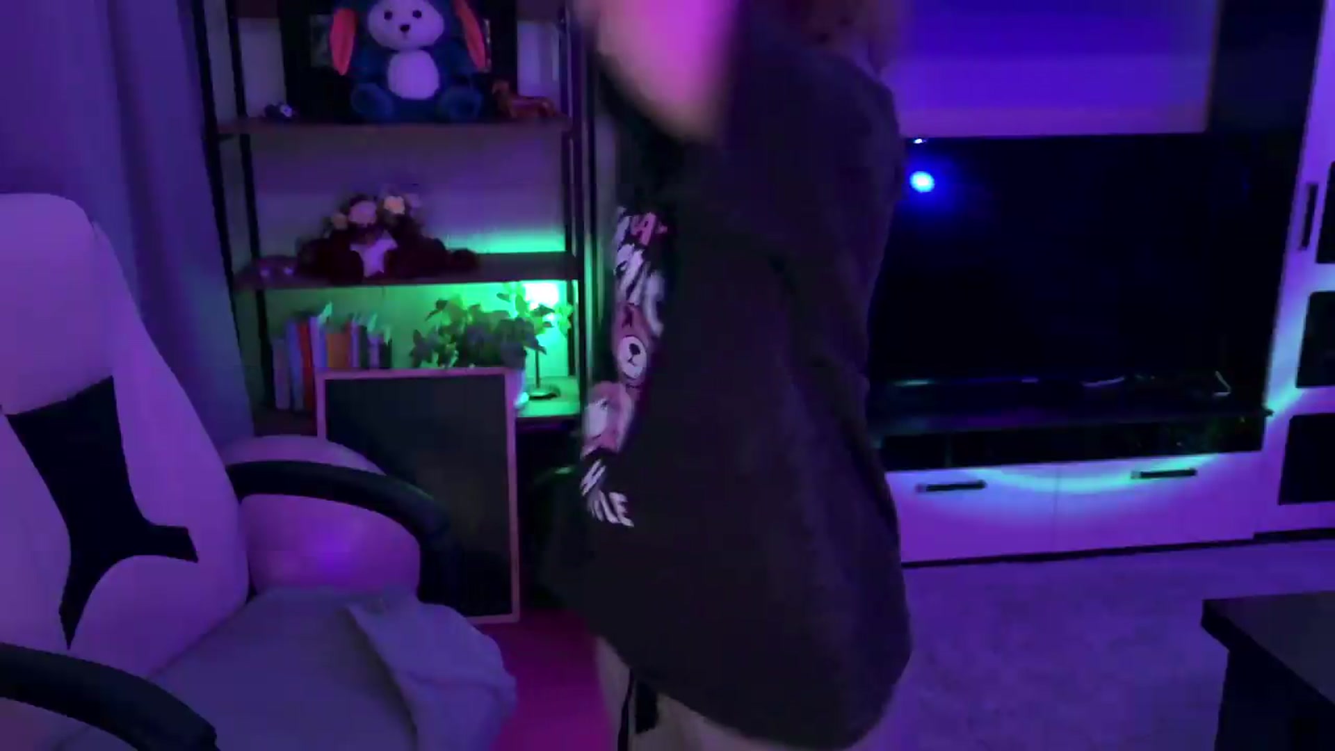 Gallery image thumbnail from MewTwoBDAY's myfreecams stream on, 06/29/2026, 19:33 image 2 of 20