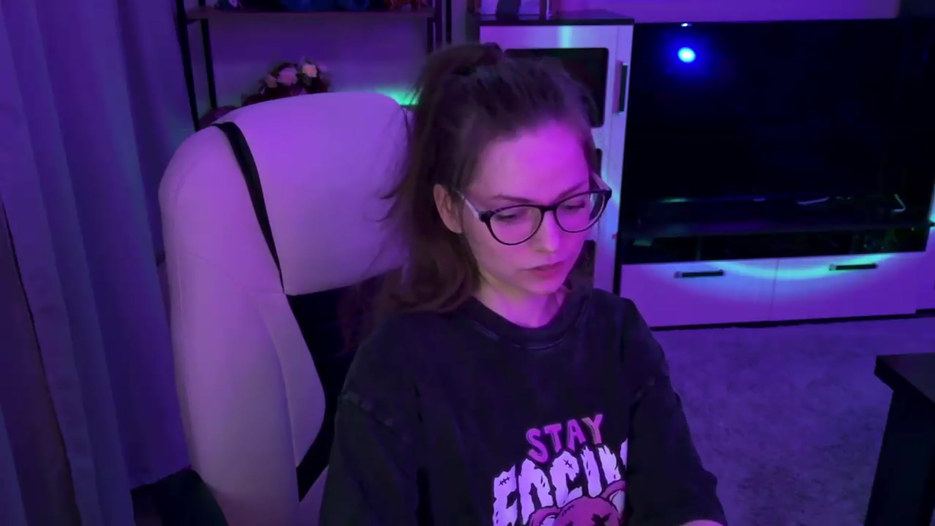 Gallery image thumbnail from MewTwoBDAY's myfreecams stream on, 06/29/2026, 19:33 image 17 of 20