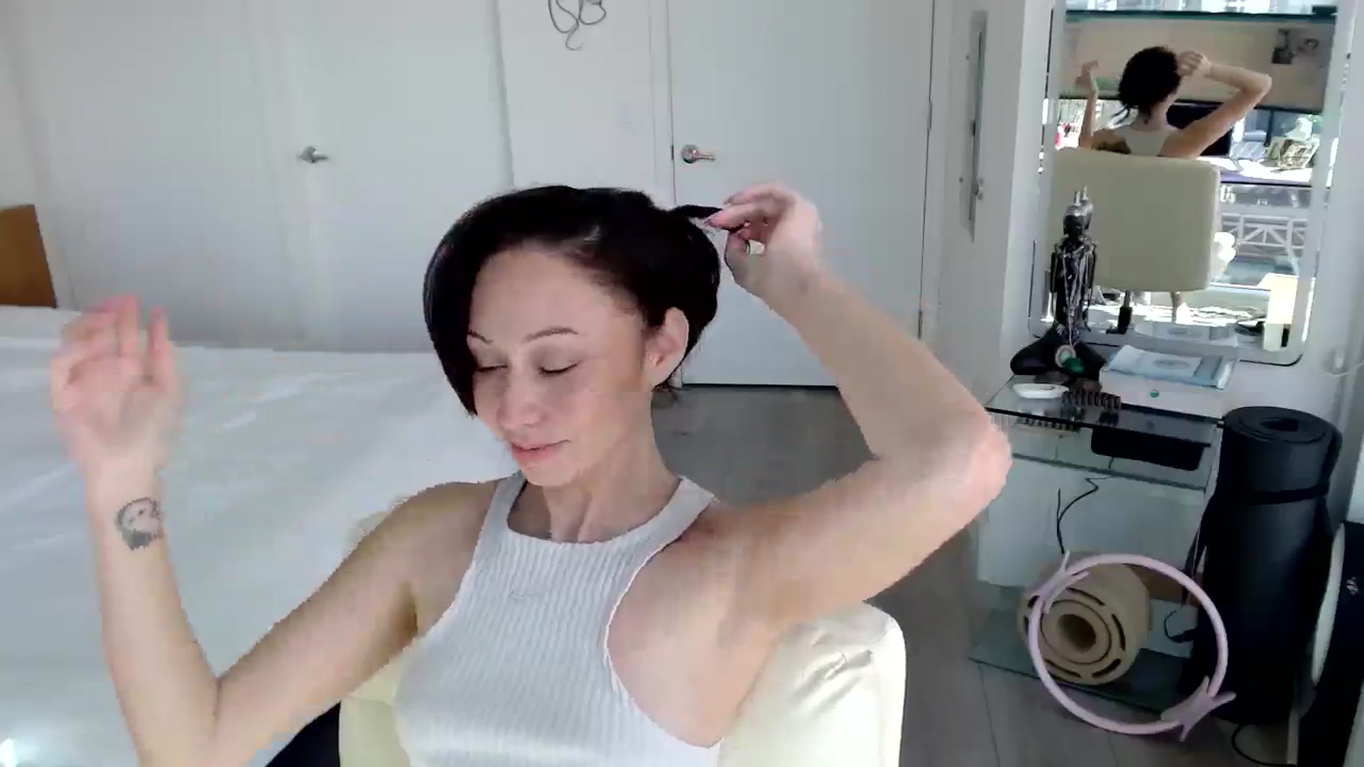 Gallery image thumbnail from MiNNiE_B00M's myfreecams stream on, 03/10/2025, 22:10 image 7 of 20