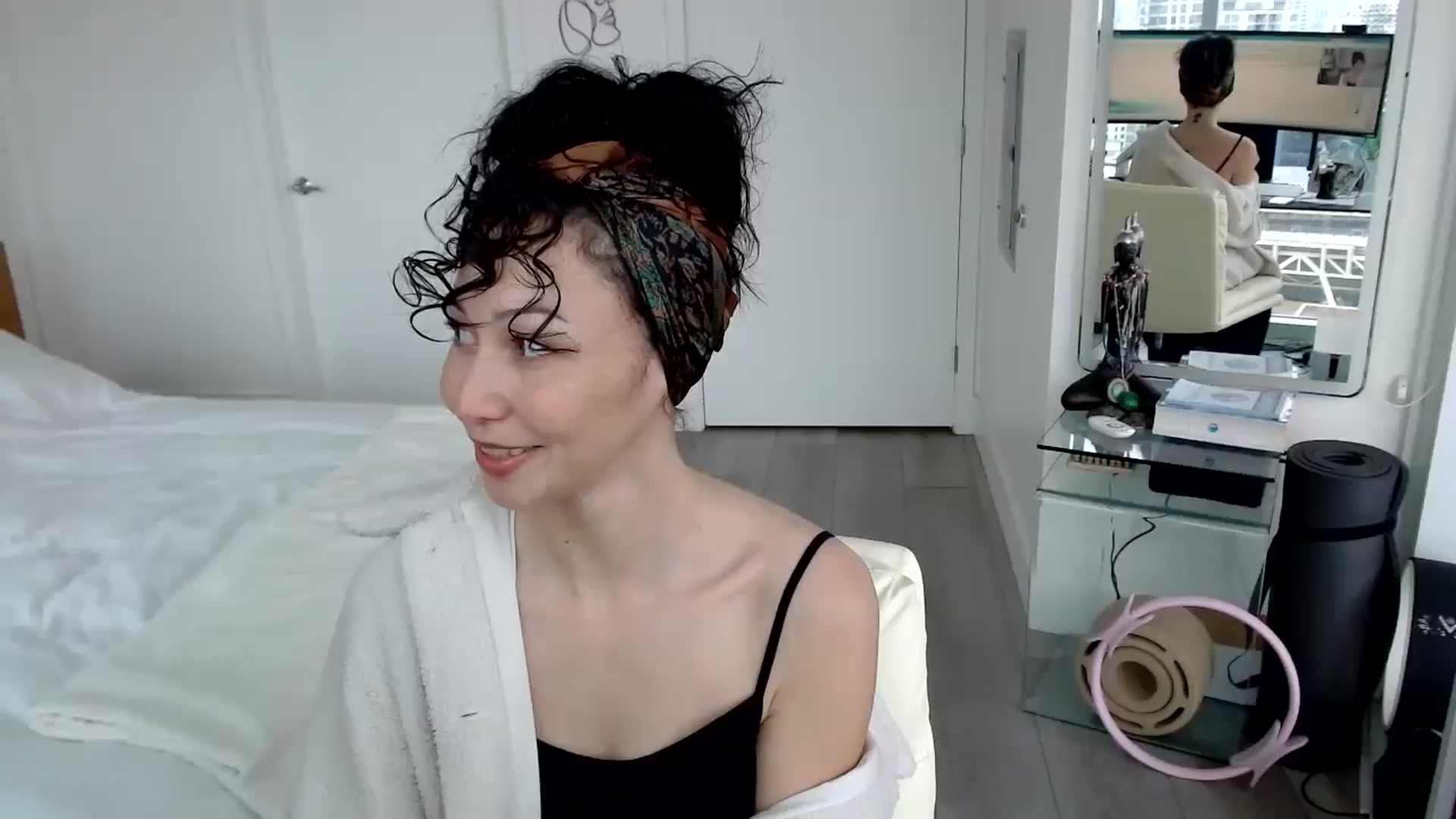 Gallery image thumbnail from MiNNiE_B00M's myfreecams stream on, 03/13/2025, 21:47 image 1 of 20