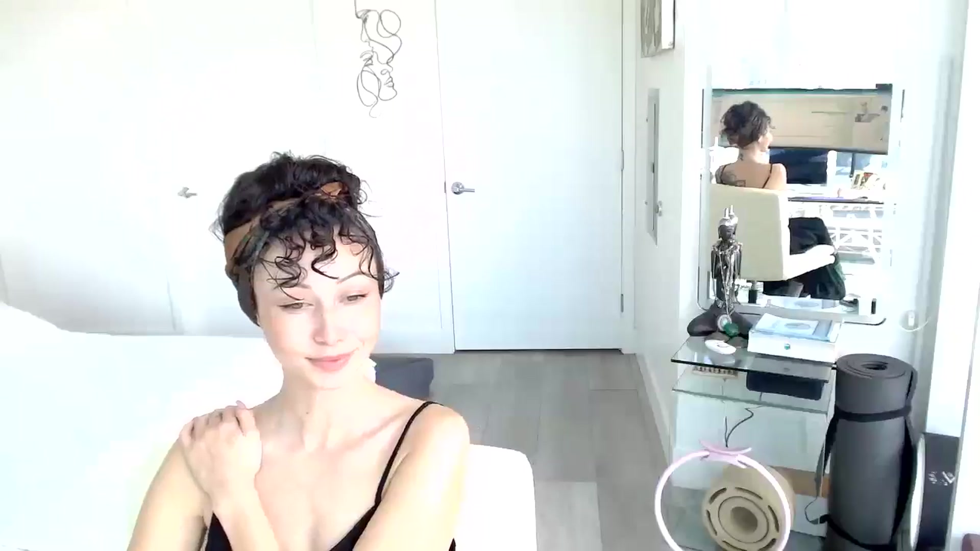 Gallery image thumbnail from MiNNiE_B00M's myfreecams stream on, 03/13/2025, 21:47 image 18 of 20
