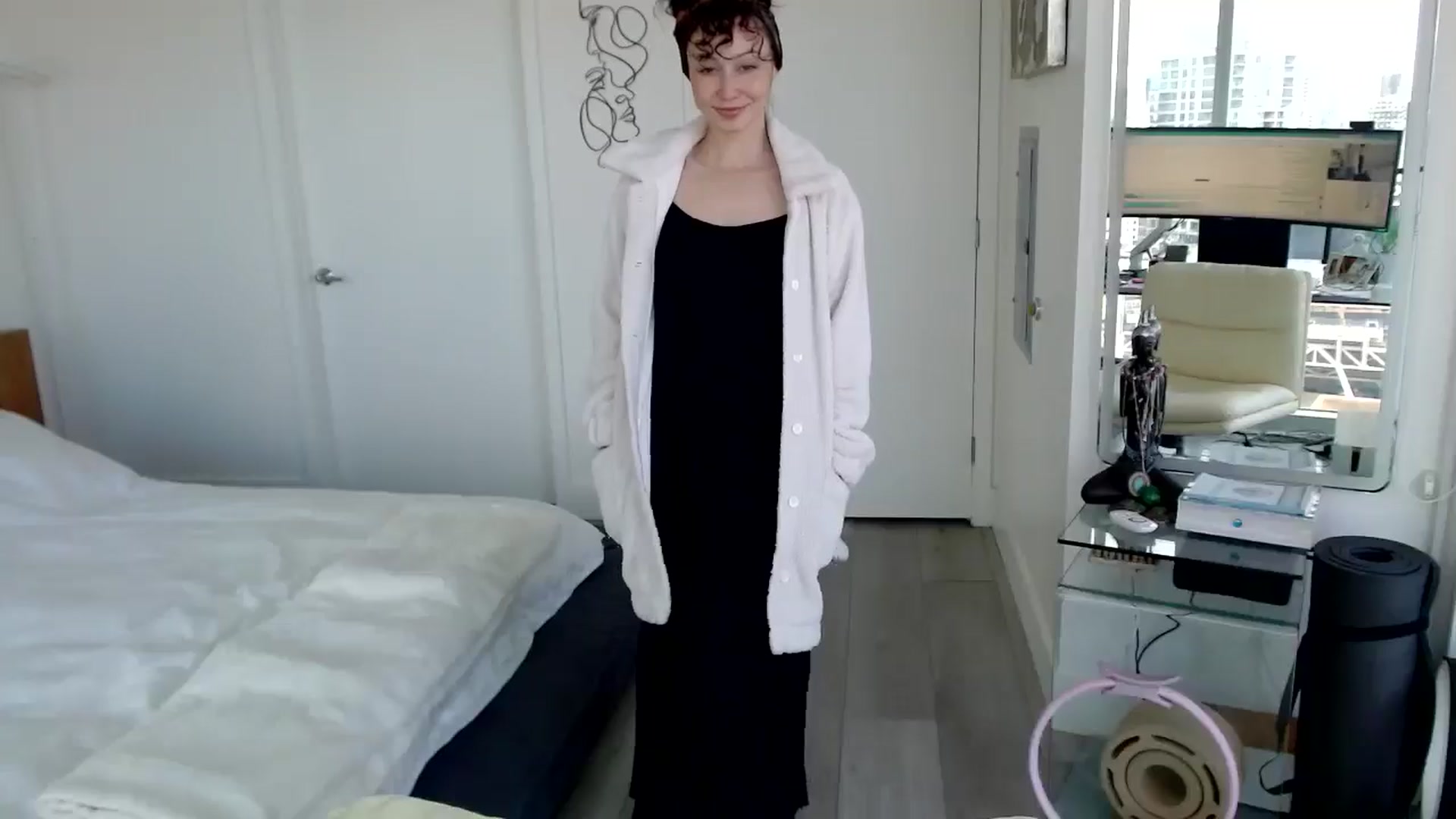 Gallery image thumbnail from MiNNiE_B00M's myfreecams stream on, 03/13/2025, 21:47 image 6 of 20