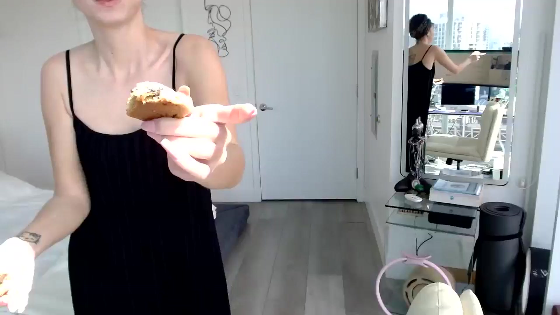 Gallery image thumbnail from MiNNiE_B00M's myfreecams stream on, 03/13/2025, 21:47 image 20 of 20