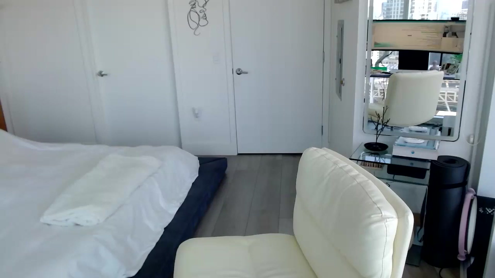 Gallery image thumbnail from MiNNiE_B00M's myfreecams stream on, 04/08/2025, 20:40 image 18 of 20