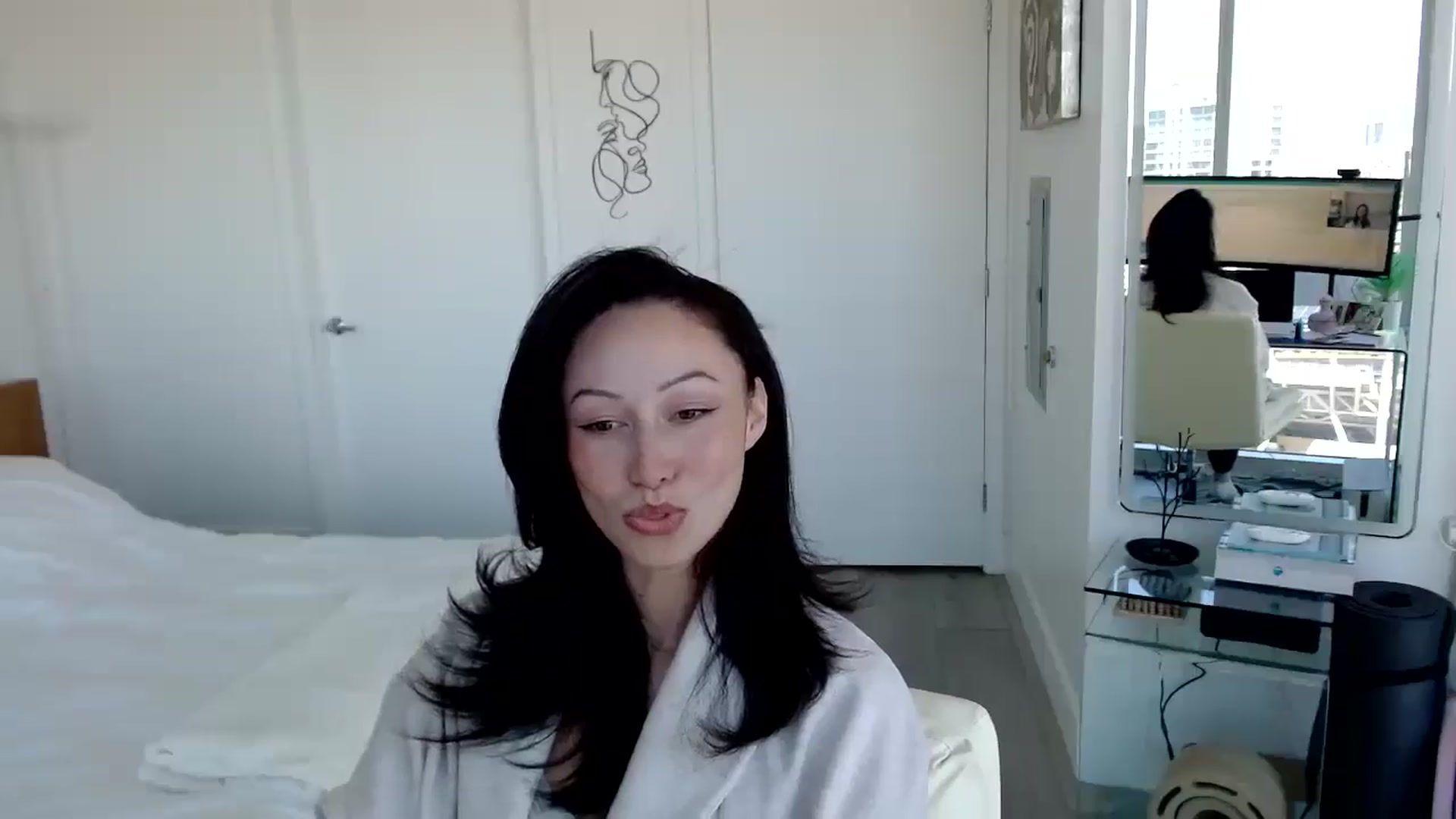 Gallery image thumbnail from MiNNiE_B00M's myfreecams stream on, 04/10/2025, 19:41 image 2 of 20