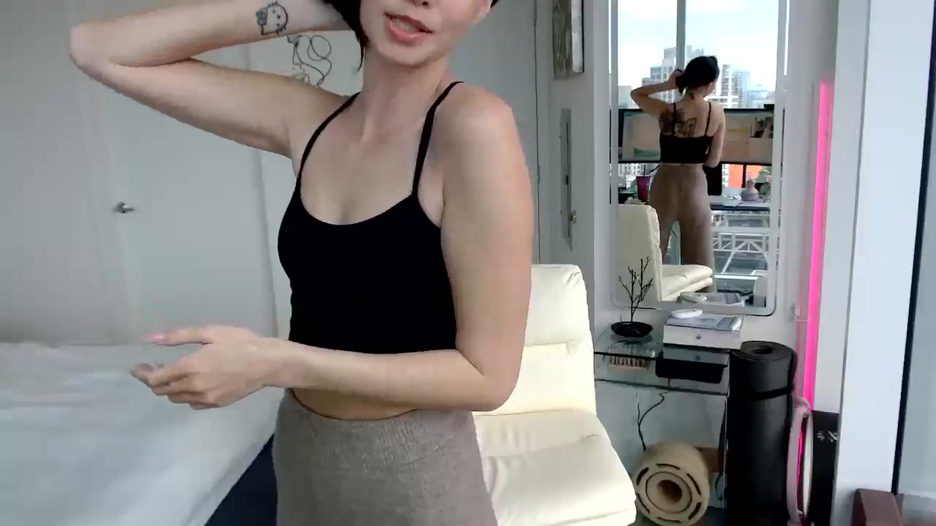 Gallery image thumbnail from MiNNiE_B00M's myfreecams stream on, 04/17/2025, 21:29 image 17 of 20
