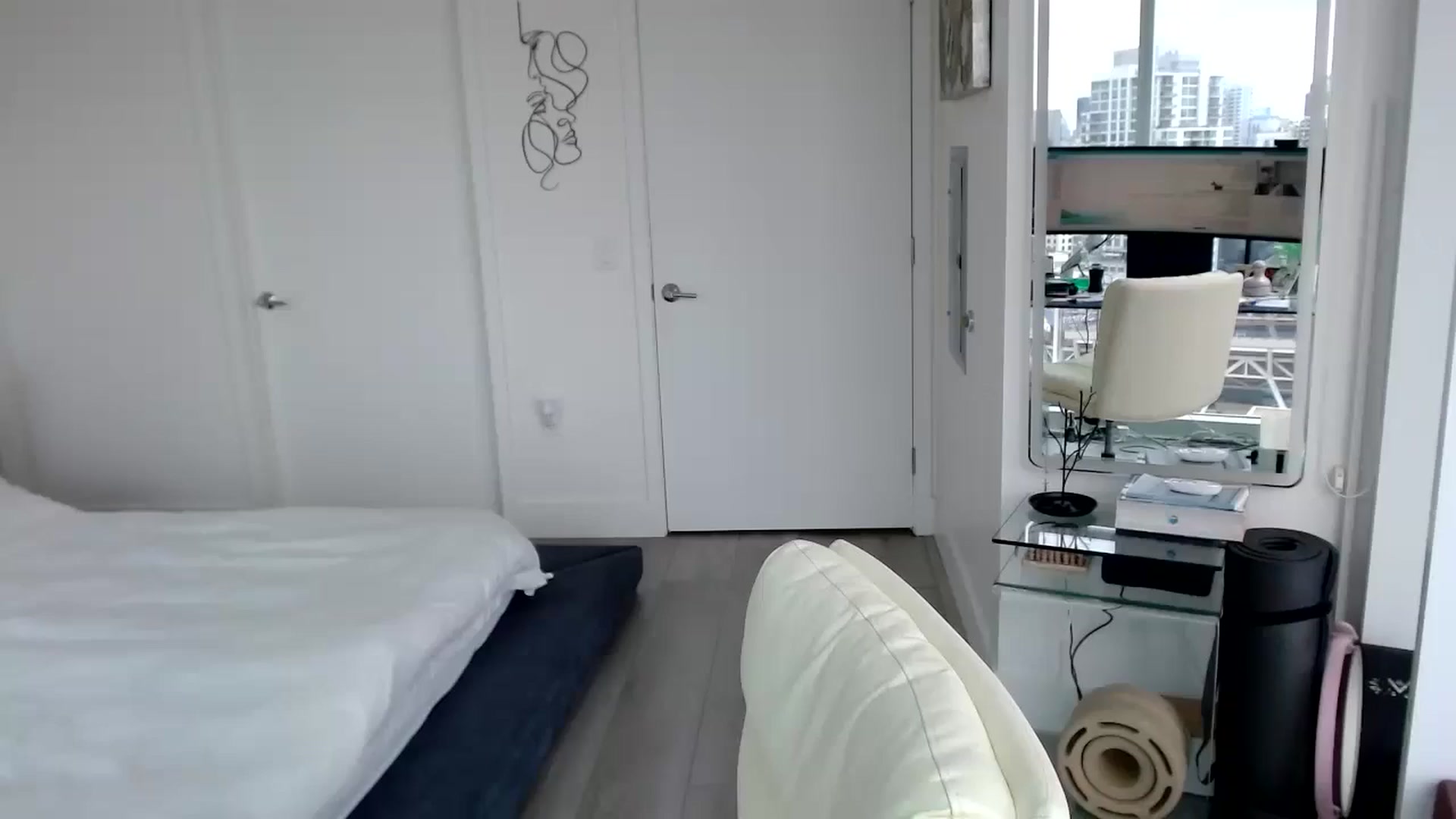 Gallery image thumbnail from MiNNiE_B00M's myfreecams stream on, 04/18/2025, 22:24 image 10 of 20