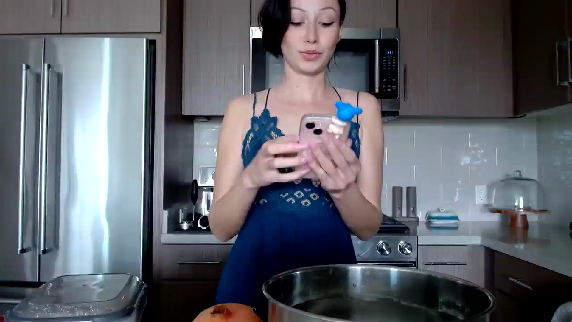 Gallery image thumbnail from MiNNiE_B00M's myfreecams stream on, 04/18/2025, 22:57 image 4 of 20