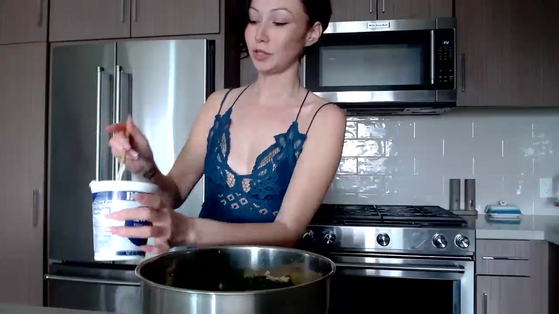 Gallery image thumbnail from MiNNiE_B00M's myfreecams stream on, 04/18/2025, 22:57 image 18 of 20