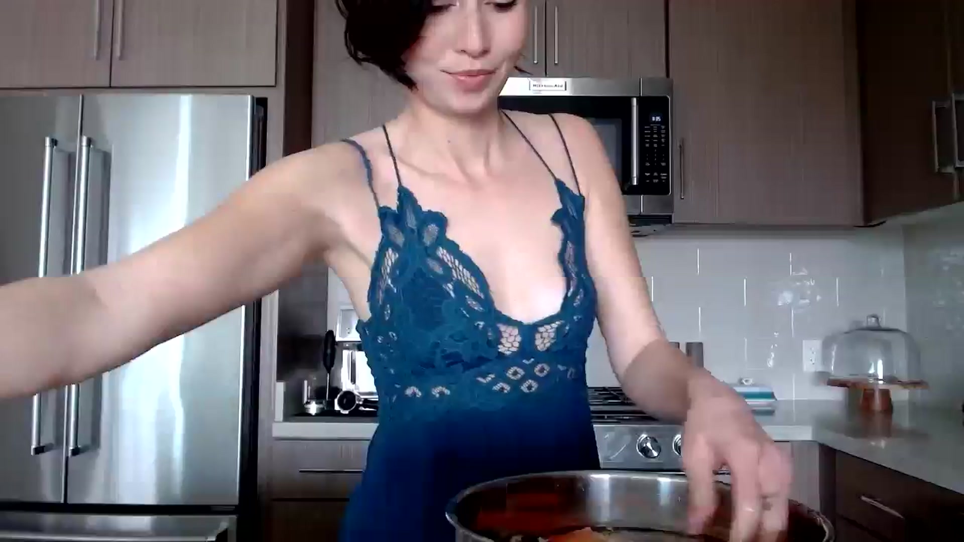 Gallery image thumbnail from MiNNiE_B00M's myfreecams stream on, 04/18/2025, 22:57 image 7 of 20
