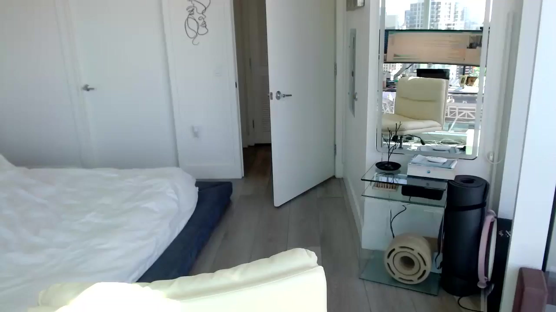 Gallery image thumbnail from MiNNiE_B00M's myfreecams stream on, 04/19/2025, 21:25 image 16 of 20