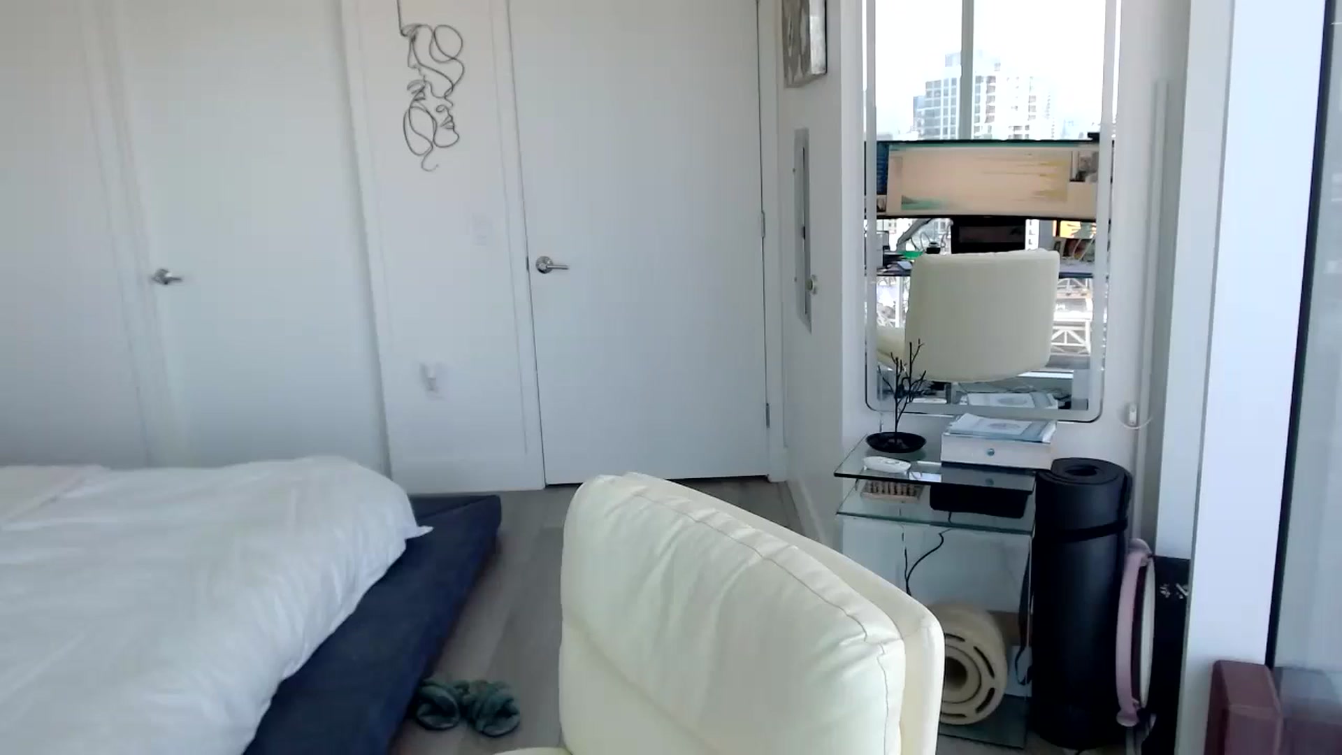 Gallery image thumbnail from MiNNiE_B00M's myfreecams stream on, 04/22/2025, 21:47 image 2 of 20