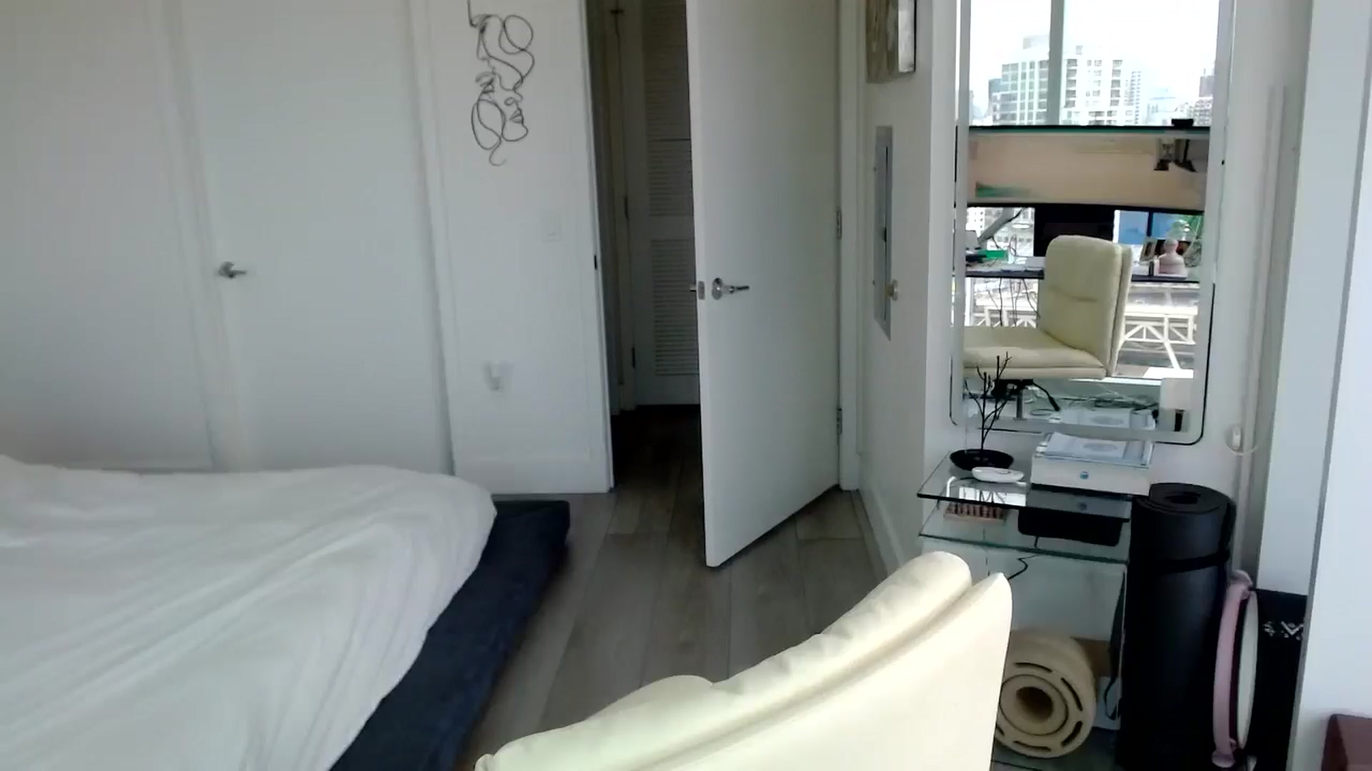 Gallery image thumbnail from MiNNiE_B00M's myfreecams stream on, 04/28/2025, 21:44 image 2 of 20