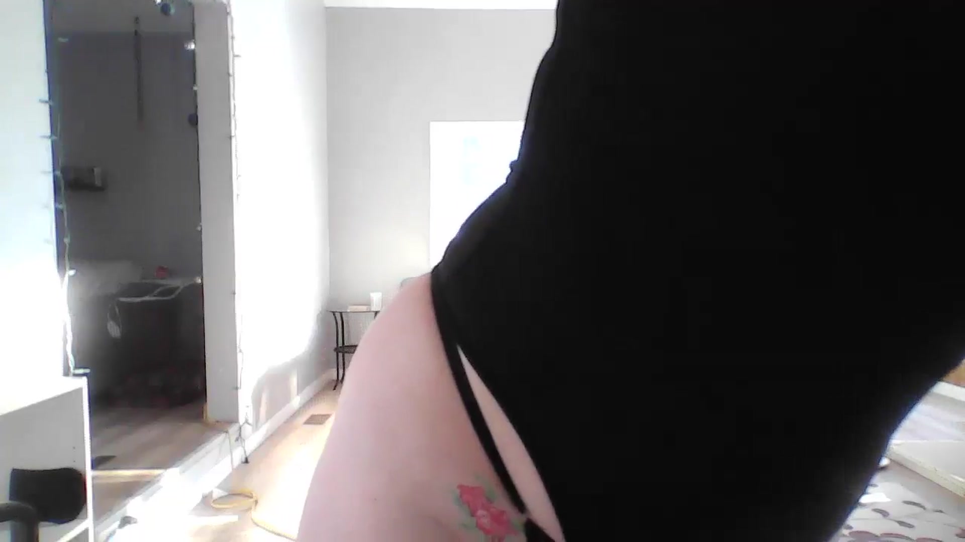 Gallery image thumbnail from MiZMEls's myfreecams stream on, 12/16/2024, 19:10 image 5 of 20