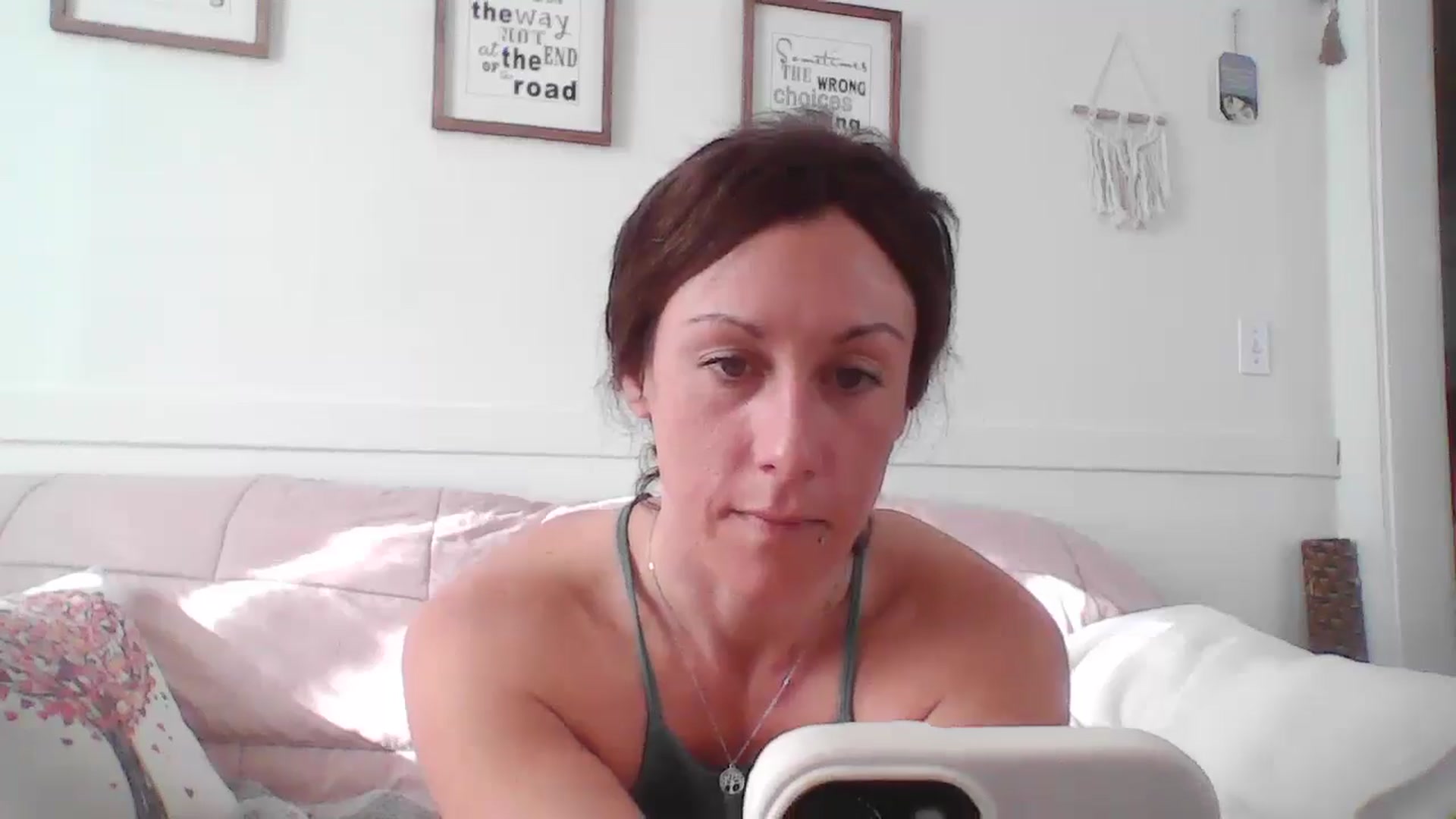 Gallery image thumbnail from MiZMEls's myfreecams stream on, 01/31/2026, 18:00 image 16 of 20