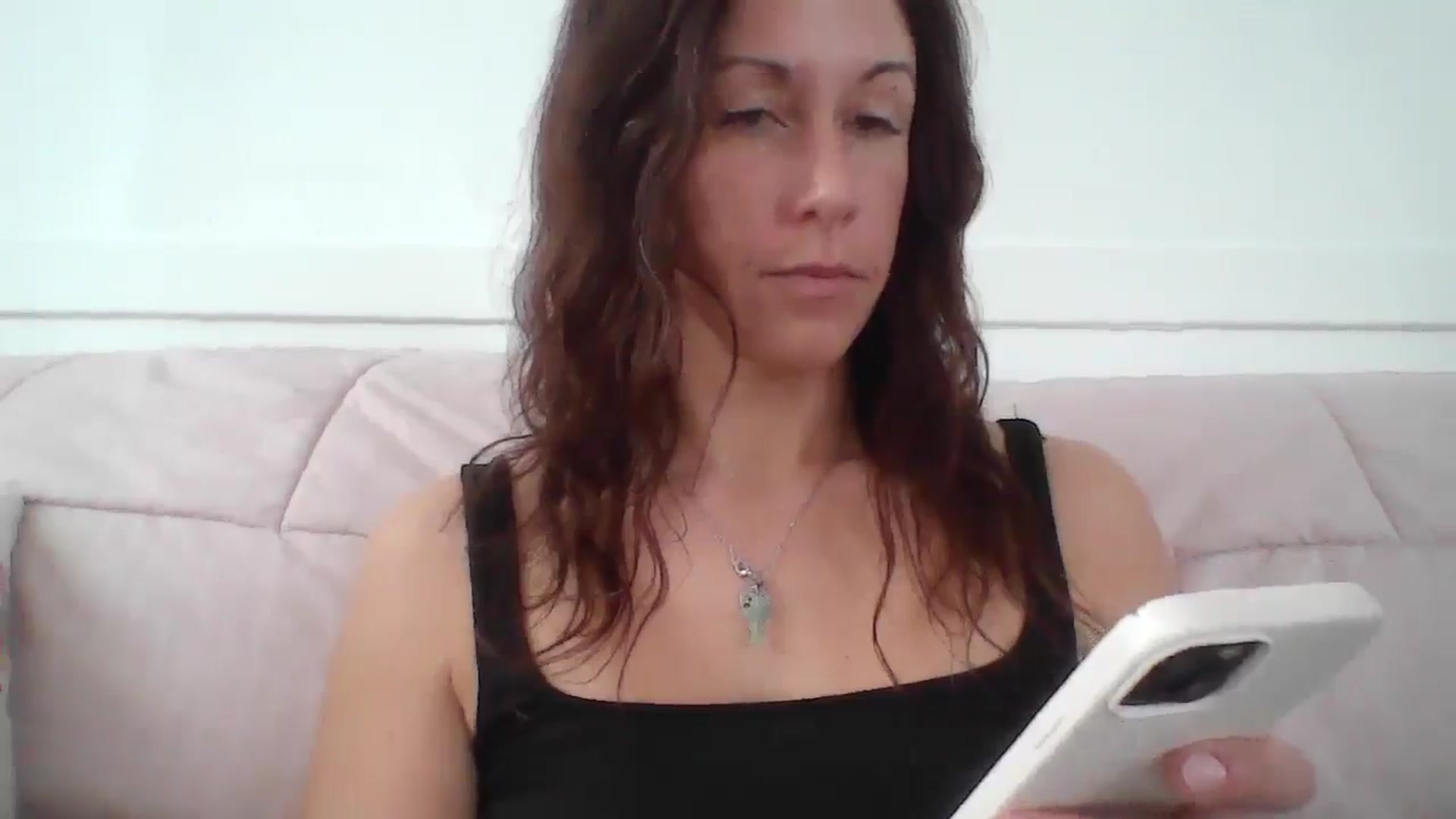 Gallery image thumbnail from MiZMEls's myfreecams stream on, 02/05/2026, 17:08 image 3 of 20