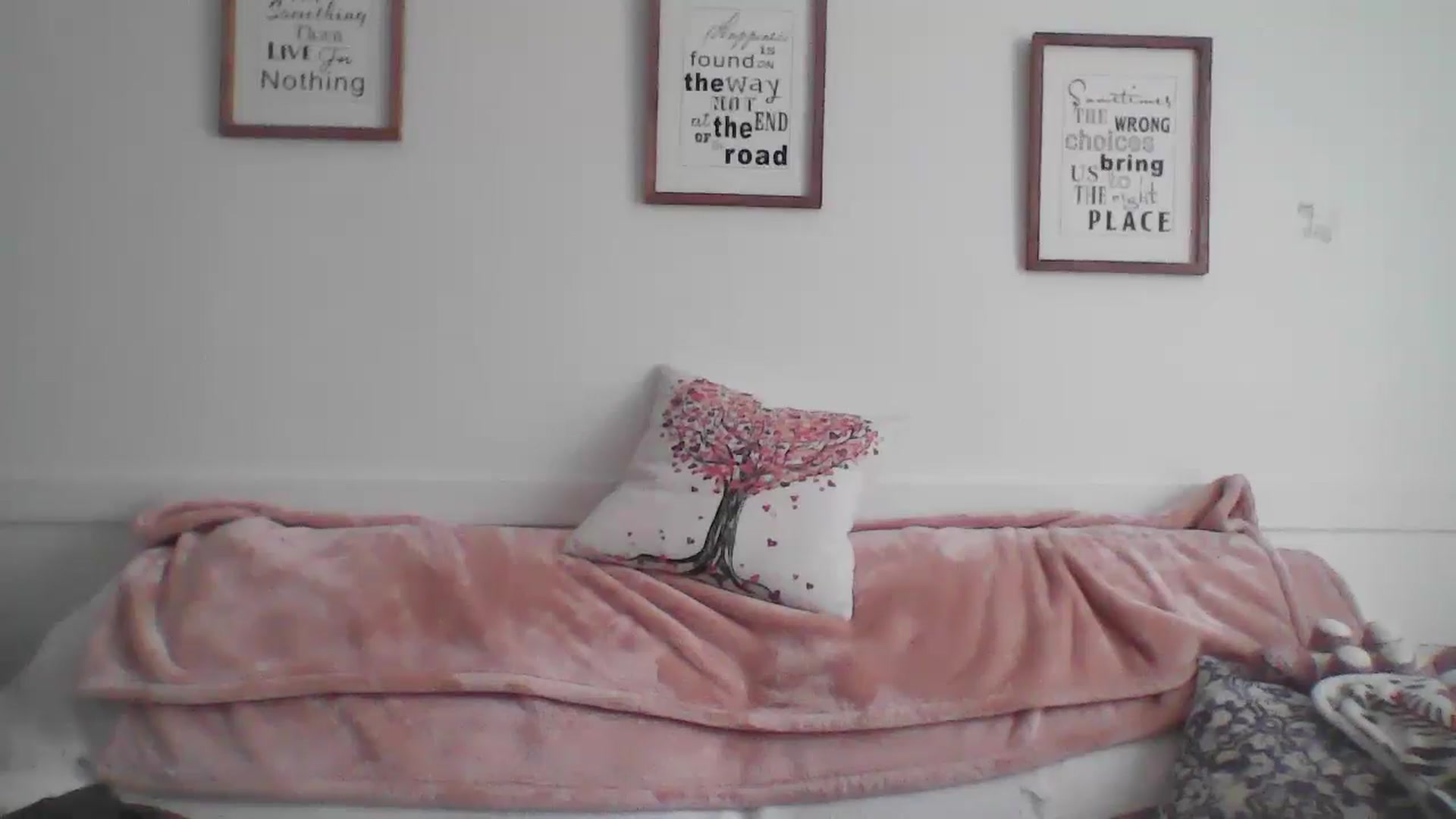 Gallery image thumbnail from MiZMEls's myfreecams stream on, 02/25/2026, 18:19 image 16 of 20