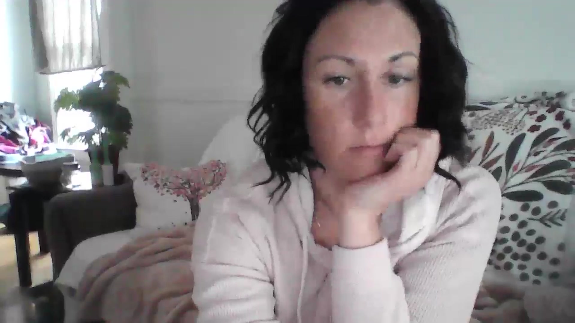 Gallery image thumbnail from MiZMEls's myfreecams stream on, 03/11/2026, 17:03 image 15 of 20