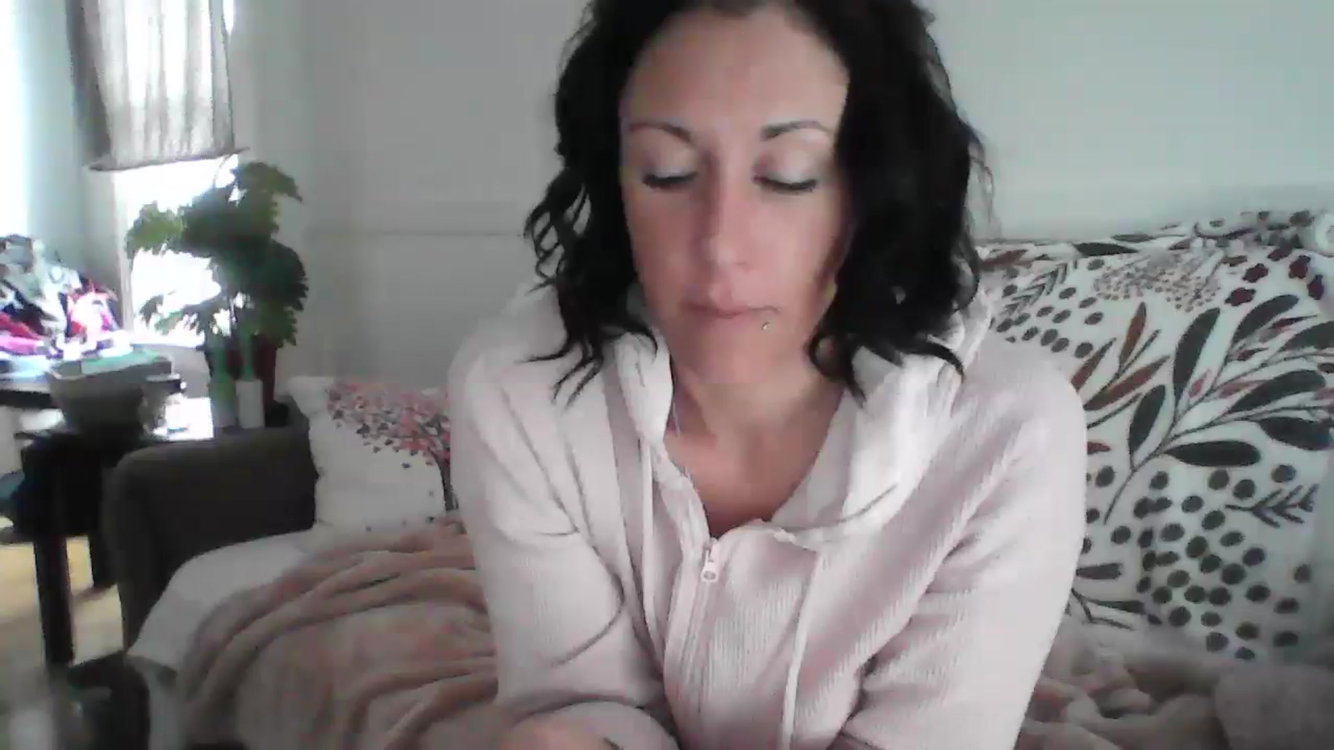 Gallery image thumbnail from MiZMEls's myfreecams stream on, 03/11/2026, 17:03 image 19 of 20