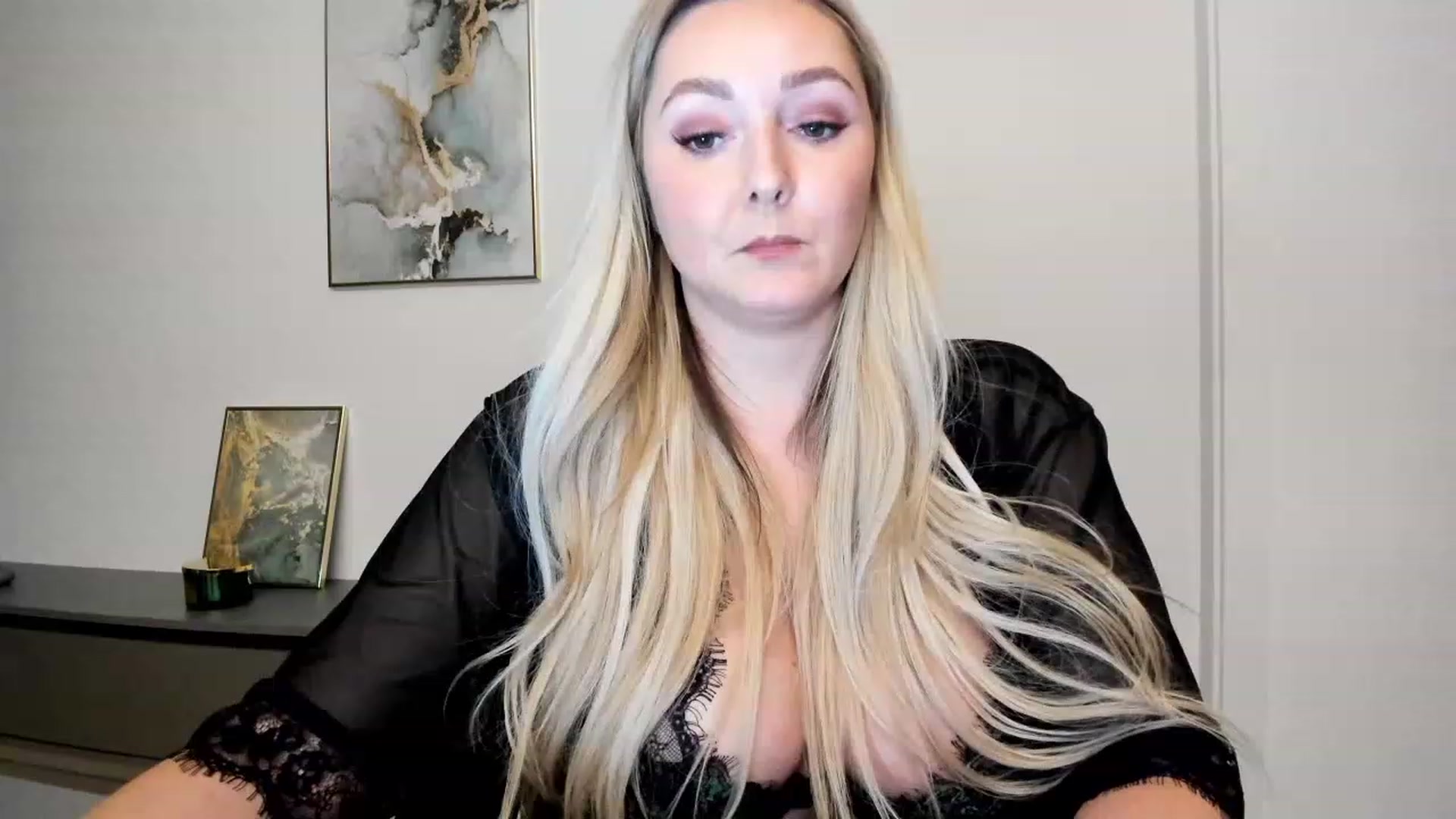 Gallery image thumbnail from Mi_Ha's myfreecams stream on, 11/19/2022, 16:36 image 3 of 20