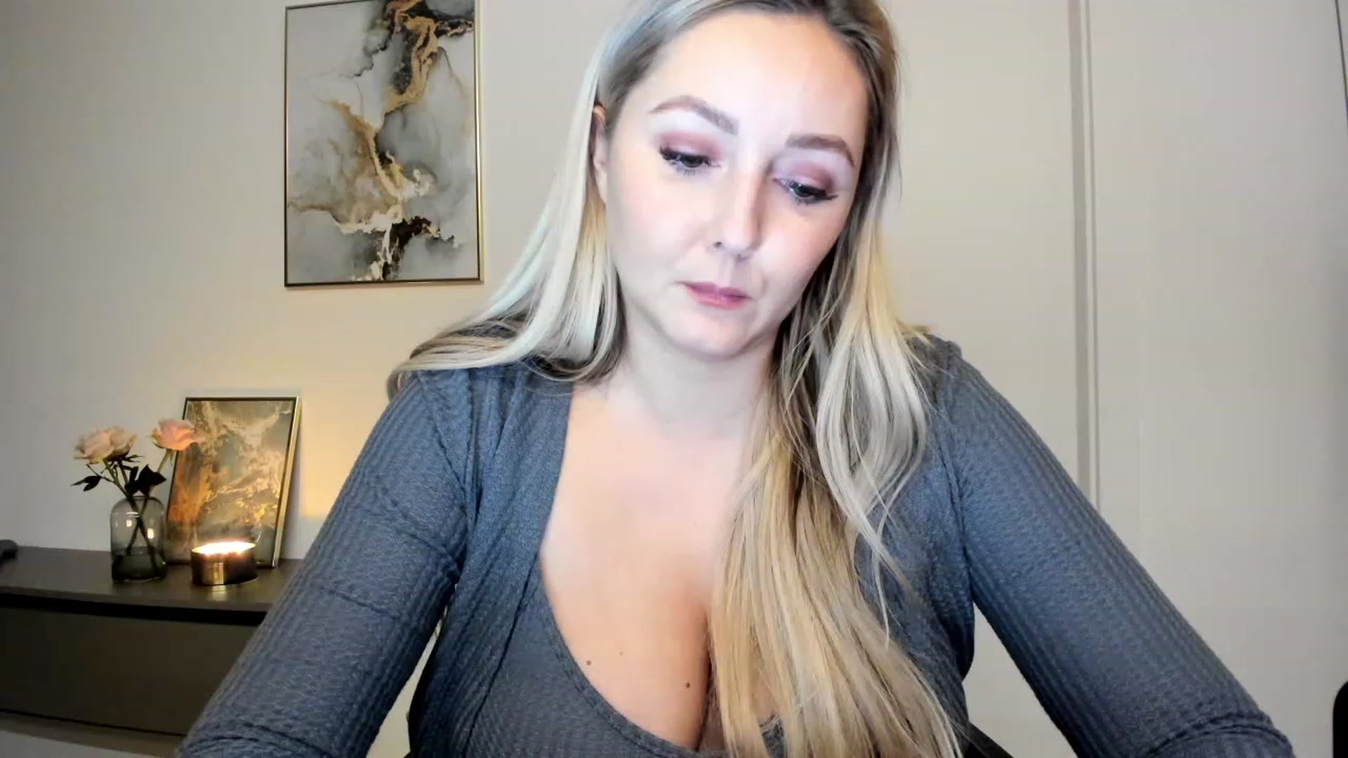 Gallery image thumbnail from Mi_Ha's myfreecams stream on, 11/20/2022, 16:54 image 13 of 20