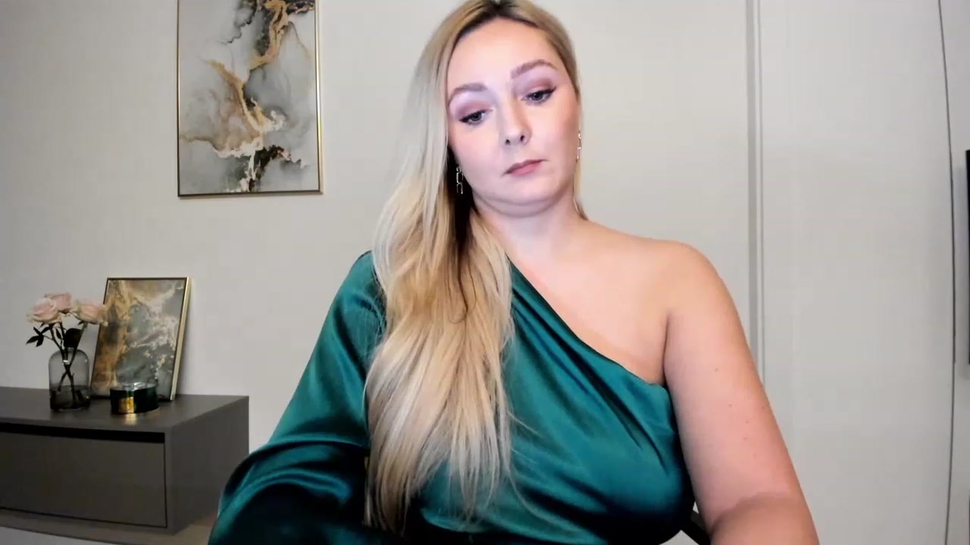 Gallery image thumbnail from Mi_Ha's myfreecams stream on, 11/21/2022, 14:48 image 15 of 20