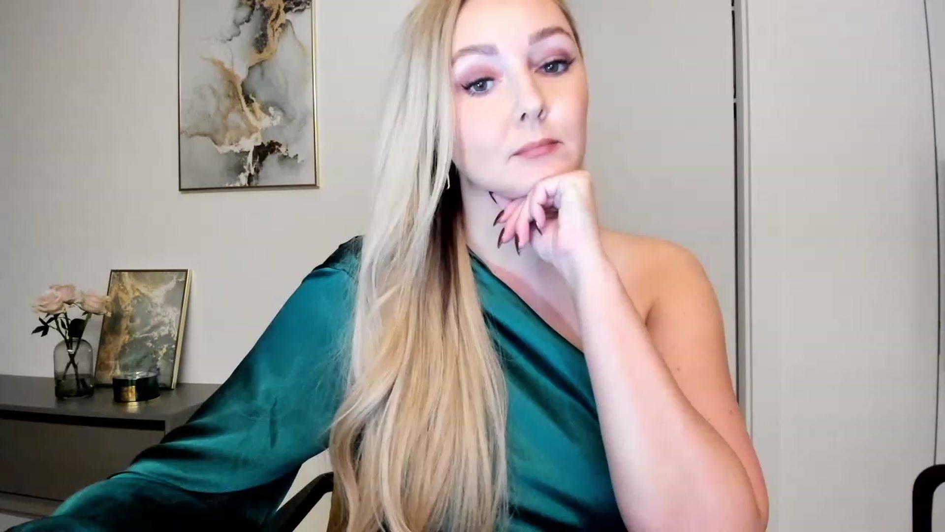 Gallery image thumbnail from Mi_Ha's myfreecams stream on, 11/21/2022, 14:48 image 7 of 20
