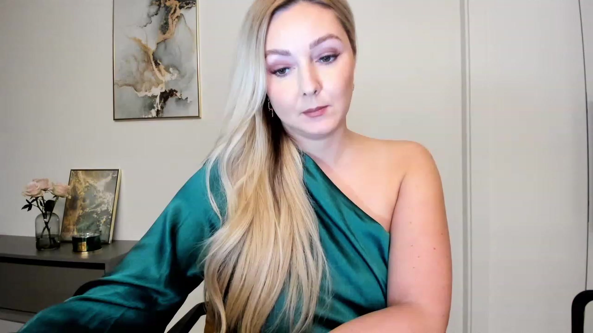 Gallery image thumbnail from Mi_Ha's myfreecams stream on, 11/21/2022, 14:48 image 11 of 20