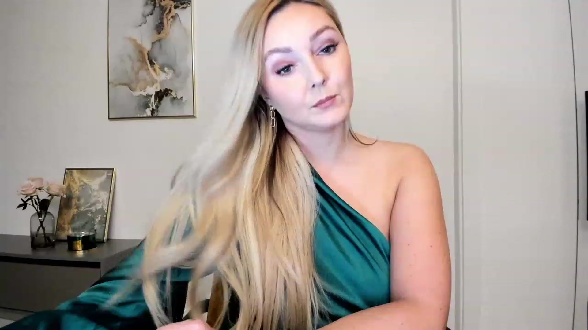 Gallery image thumbnail from Mi_Ha's myfreecams stream on, 11/21/2022, 14:48 image 17 of 20