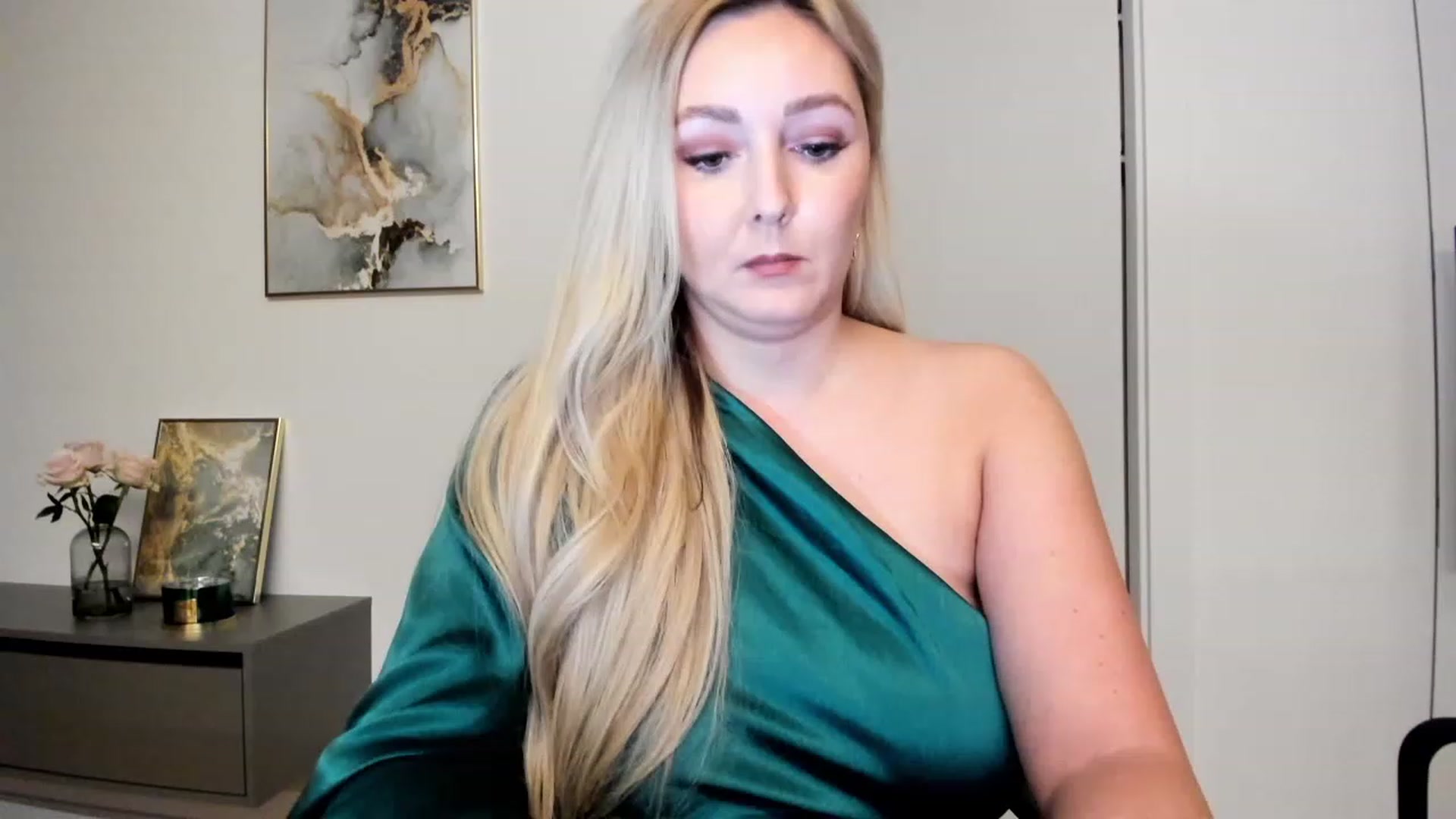 Gallery image thumbnail from Mi_Ha's myfreecams stream on, 11/21/2022, 14:48 image 3 of 20