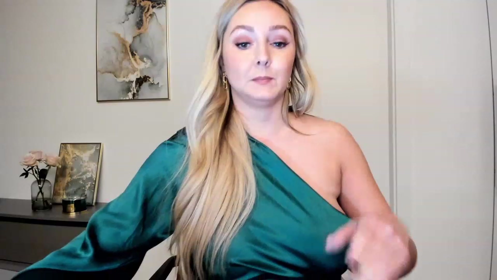 Gallery image thumbnail from Mi_Ha's myfreecams stream on, 11/21/2022, 14:48 image 20 of 20