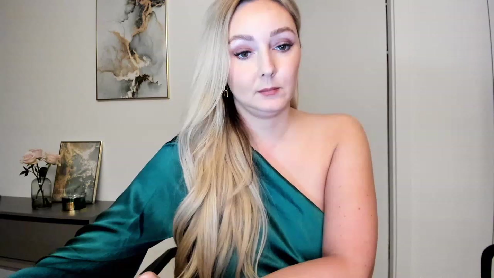 Gallery image thumbnail from Mi_Ha's myfreecams stream on, 11/21/2022, 14:48 image 1 of 20
