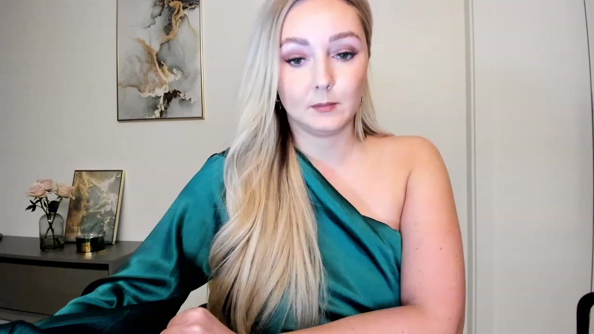 Gallery image thumbnail from Mi_Ha's myfreecams stream on, 11/21/2022, 14:48 image 8 of 20