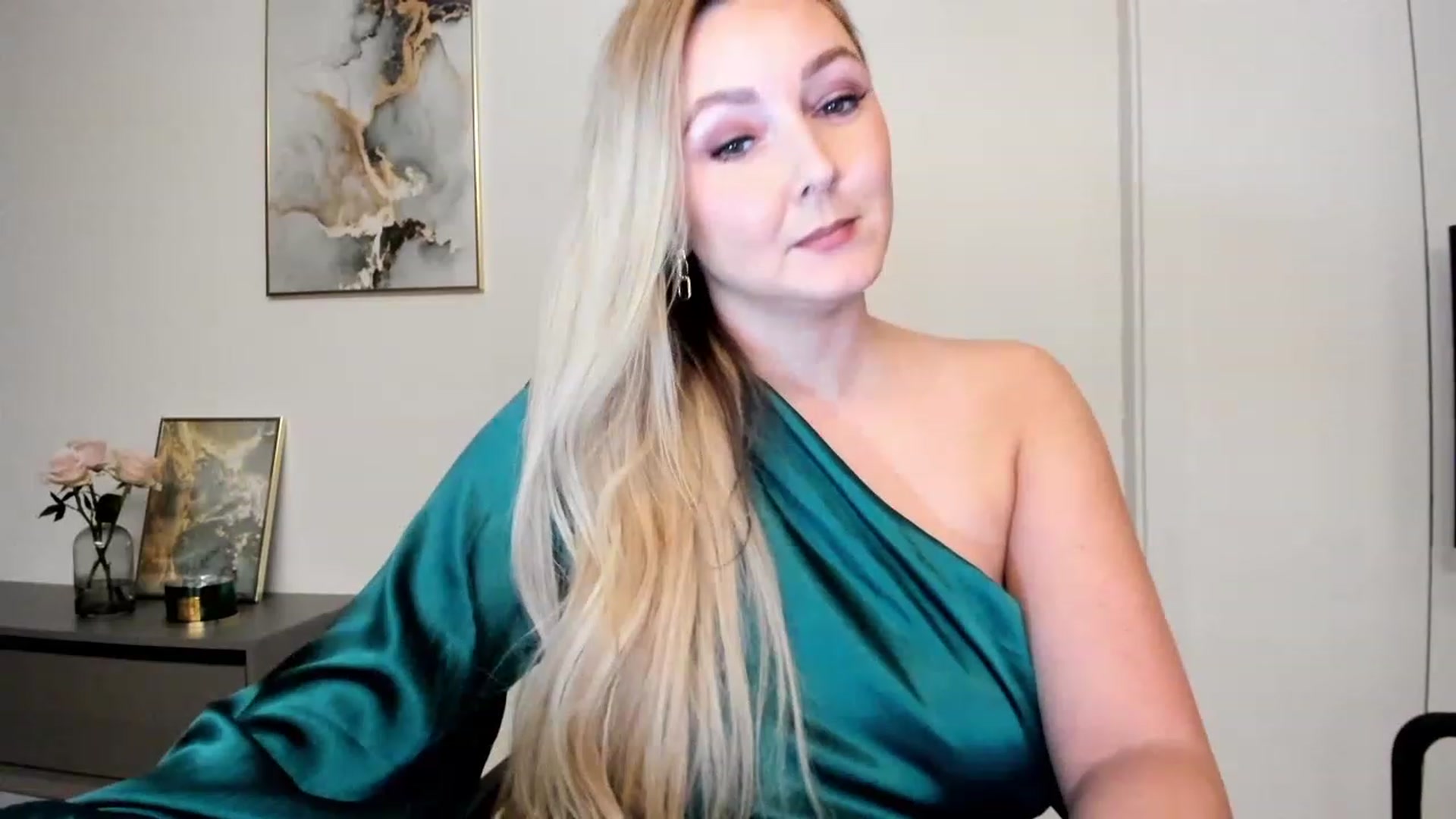 Gallery image thumbnail from Mi_Ha's myfreecams stream on, 11/21/2022, 14:48 image 12 of 20