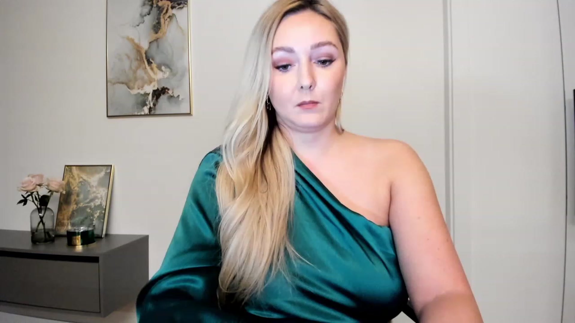 Gallery image thumbnail from Mi_Ha's myfreecams stream on, 11/21/2022, 14:48 image 16 of 20