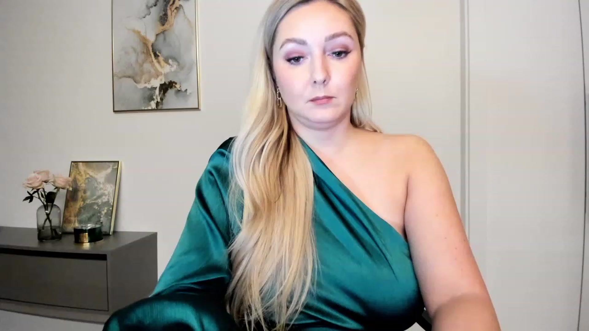 Gallery image thumbnail from Mi_Ha's myfreecams stream on, 11/21/2022, 15:28 image 13 of 20