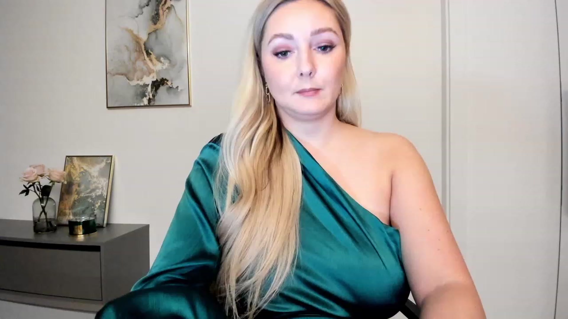 Gallery image thumbnail from Mi_Ha's myfreecams stream on, 11/21/2022, 15:28 image 15 of 20