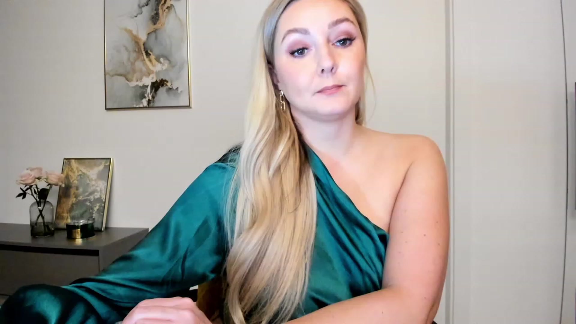 Gallery image thumbnail from Mi_Ha's myfreecams stream on, 11/21/2022, 15:28 image 16 of 20