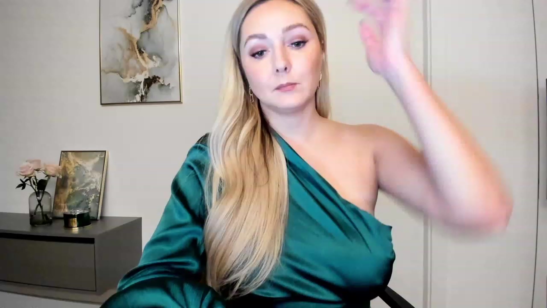 Gallery image thumbnail from Mi_Ha's myfreecams stream on, 11/21/2022, 15:28 image 18 of 20