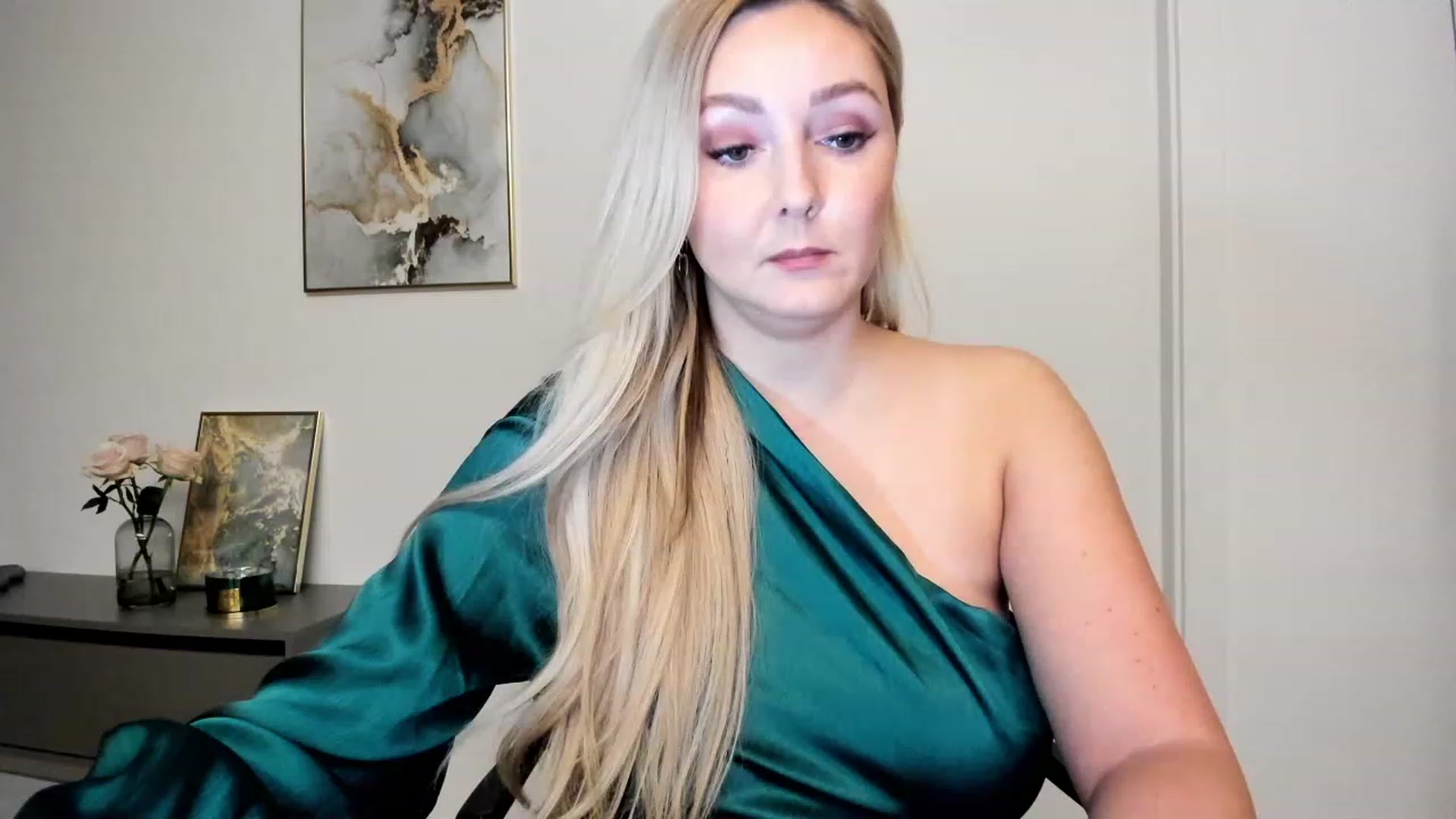 Gallery image thumbnail from Mi_Ha's myfreecams stream on, 11/21/2022, 15:28 image 3 of 20
