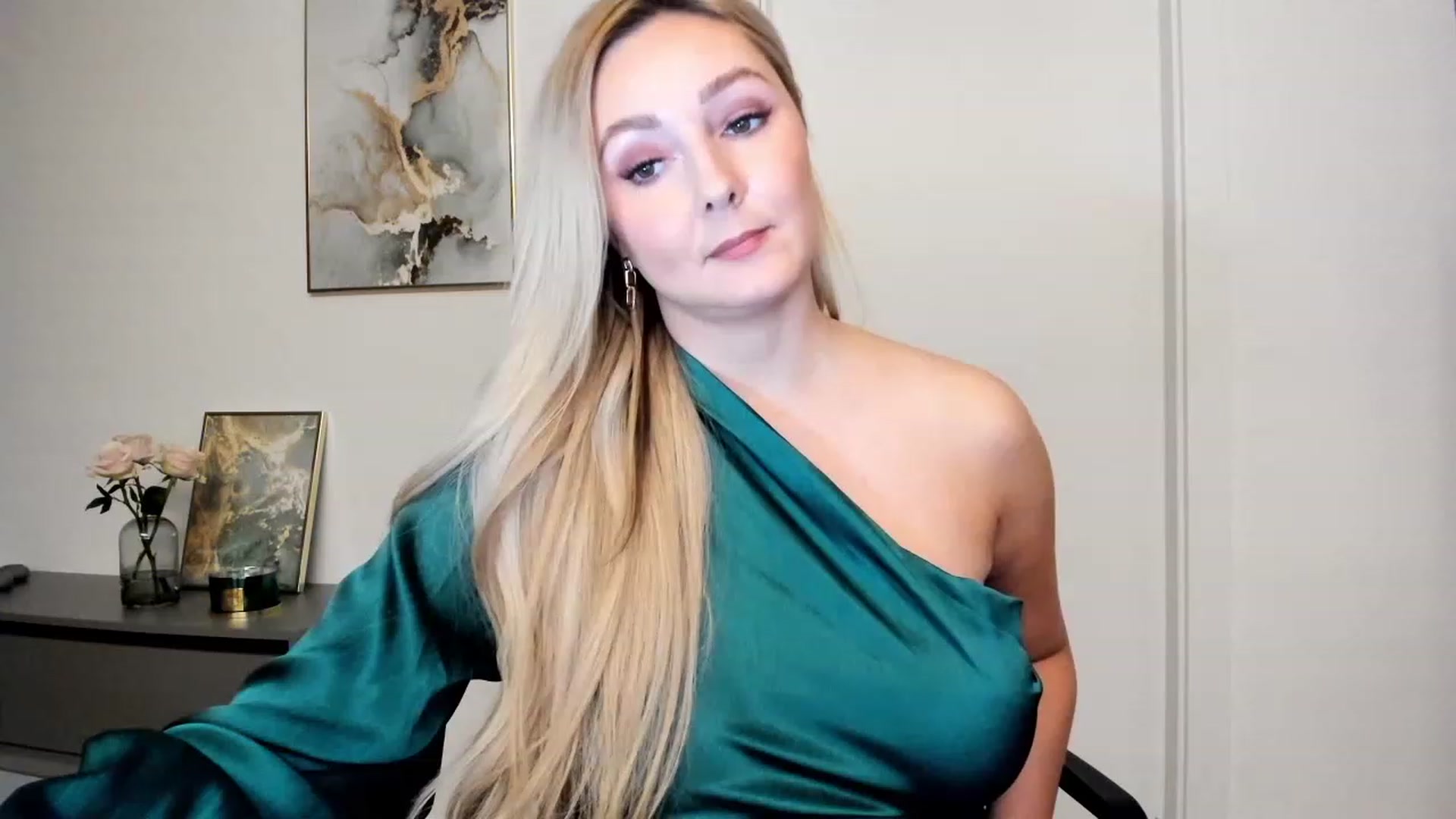 Gallery image thumbnail from Mi_Ha's myfreecams stream on, 11/21/2022, 15:28 image 2 of 20