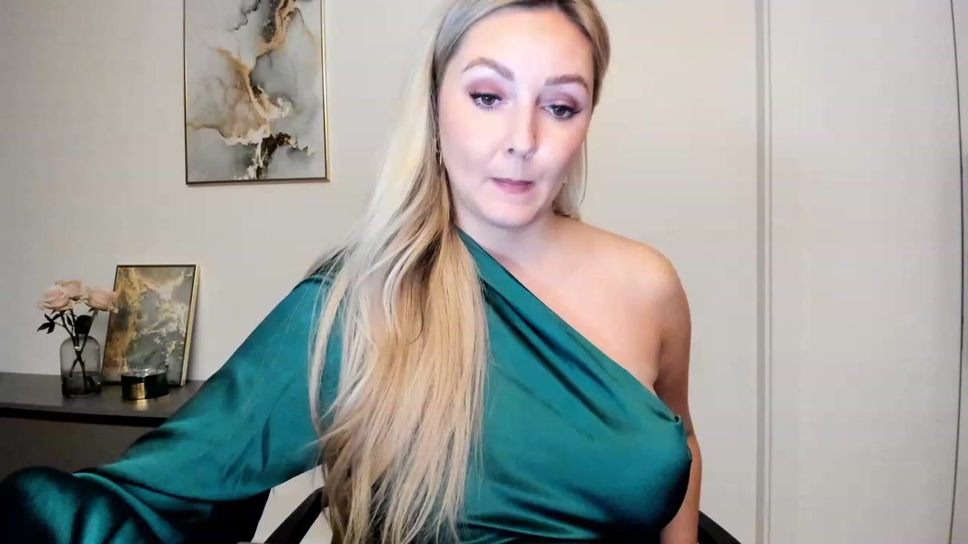 Gallery image thumbnail from Mi_Ha's myfreecams stream on, 11/21/2022, 15:28 image 12 of 20