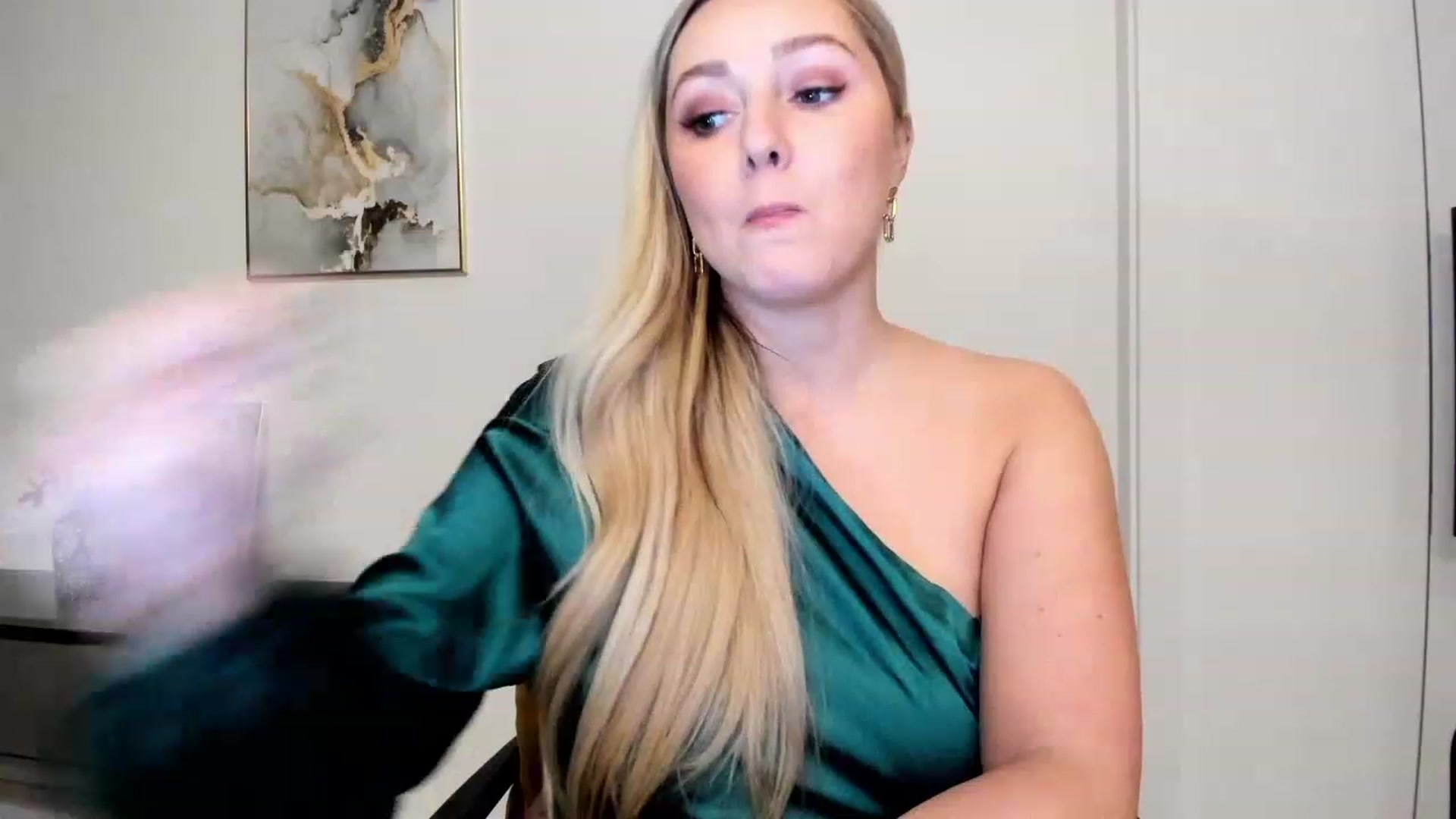 Gallery image thumbnail from Mi_Ha's myfreecams stream on, 11/21/2022, 16:34 image 19 of 20