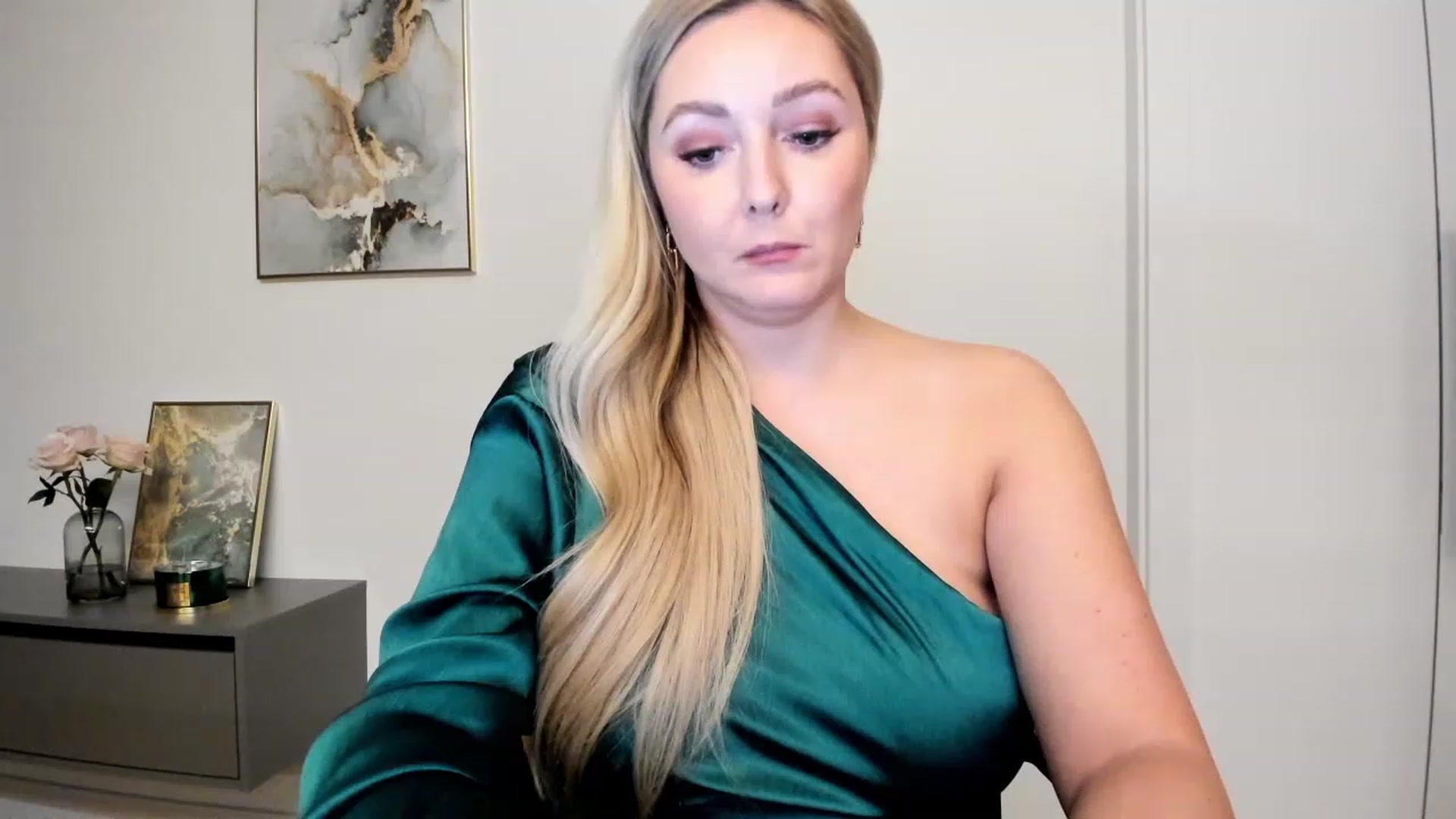 Gallery image thumbnail from Mi_Ha's myfreecams stream on, 11/21/2022, 16:34 image 20 of 20