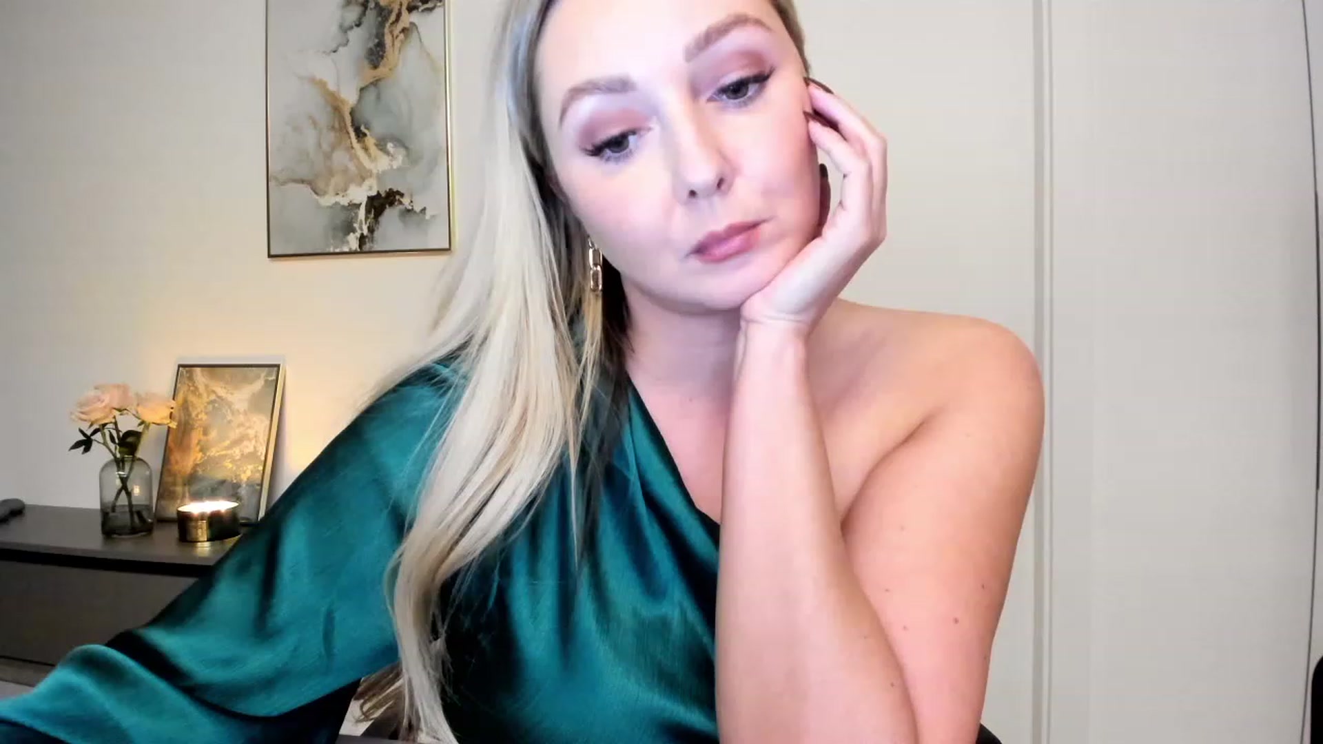Gallery image thumbnail from Mi_Ha's myfreecams stream on, 11/21/2022, 23:29 image 9 of 20