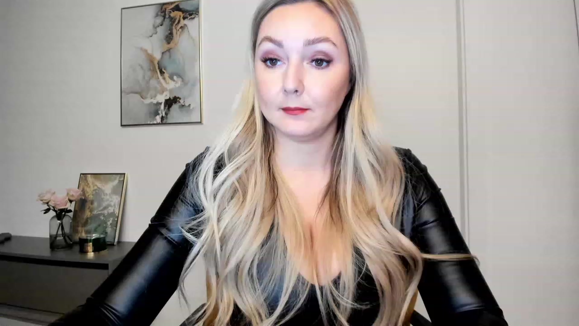 Gallery image thumbnail from Mi_Ha's myfreecams stream on, 11/22/2022, 17:29 image 2 of 20