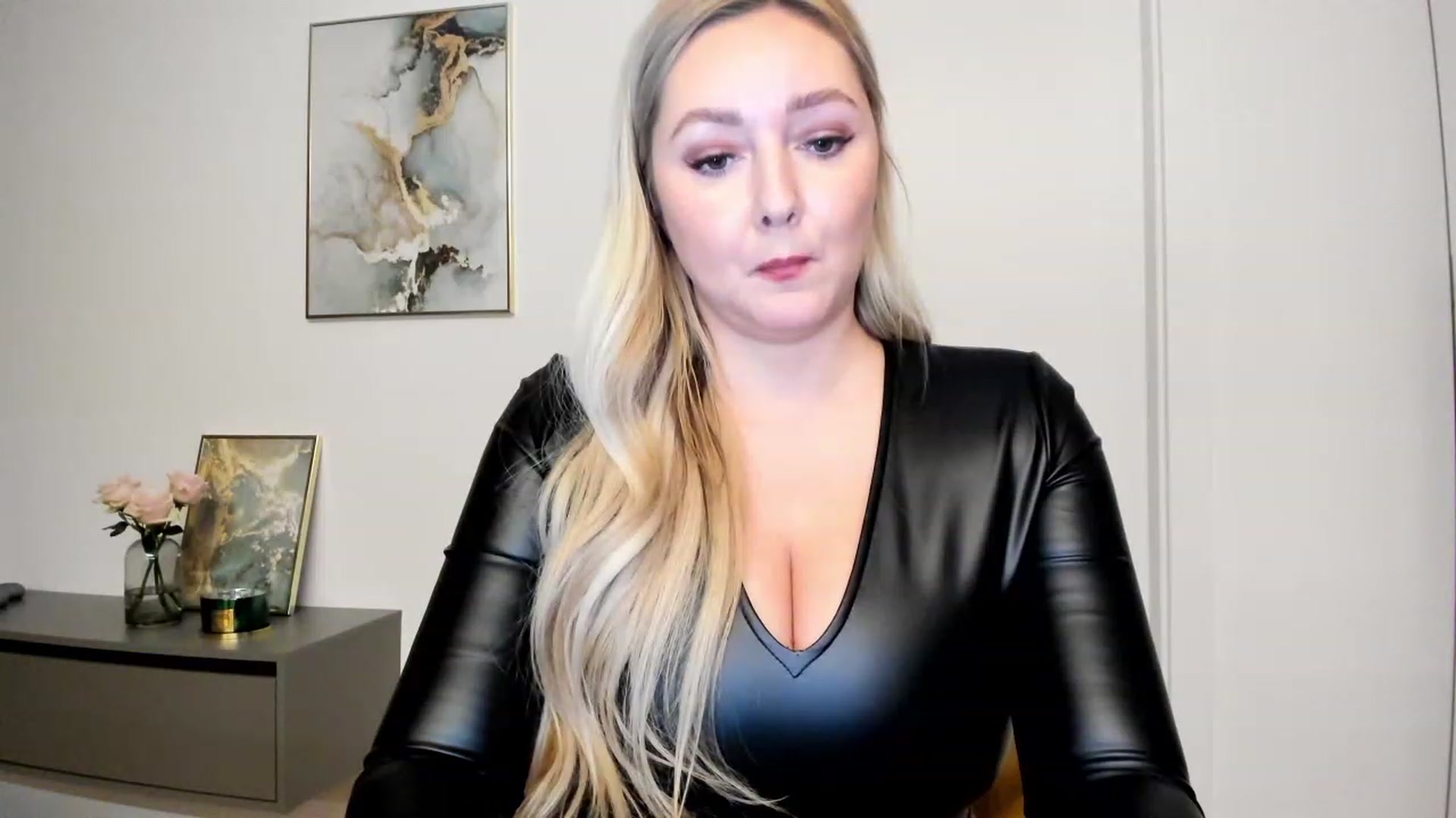 Gallery image thumbnail from Mi_Ha's myfreecams stream on, 11/22/2022, 17:29 image 20 of 20